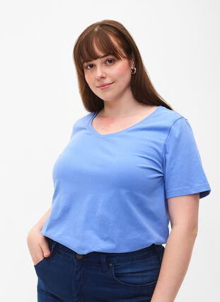 Einfarbiges basic T-Shirt aus Baumwolle, Blue Bonnet, Model image number 0