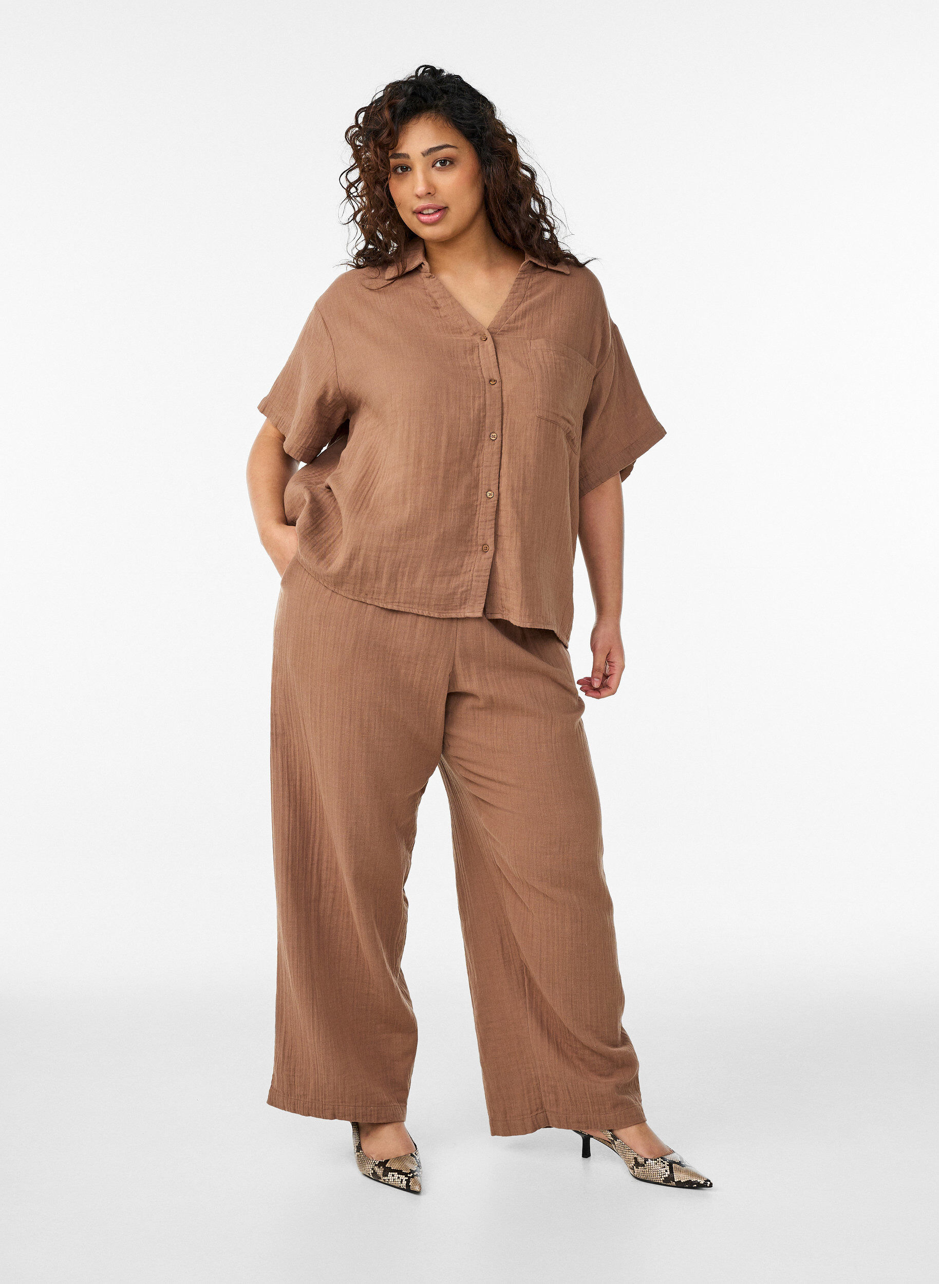 ZizziBluse aus Baumwoll-Musselin mit kurzen &Auml;rmeln, Braun, Model image number 1