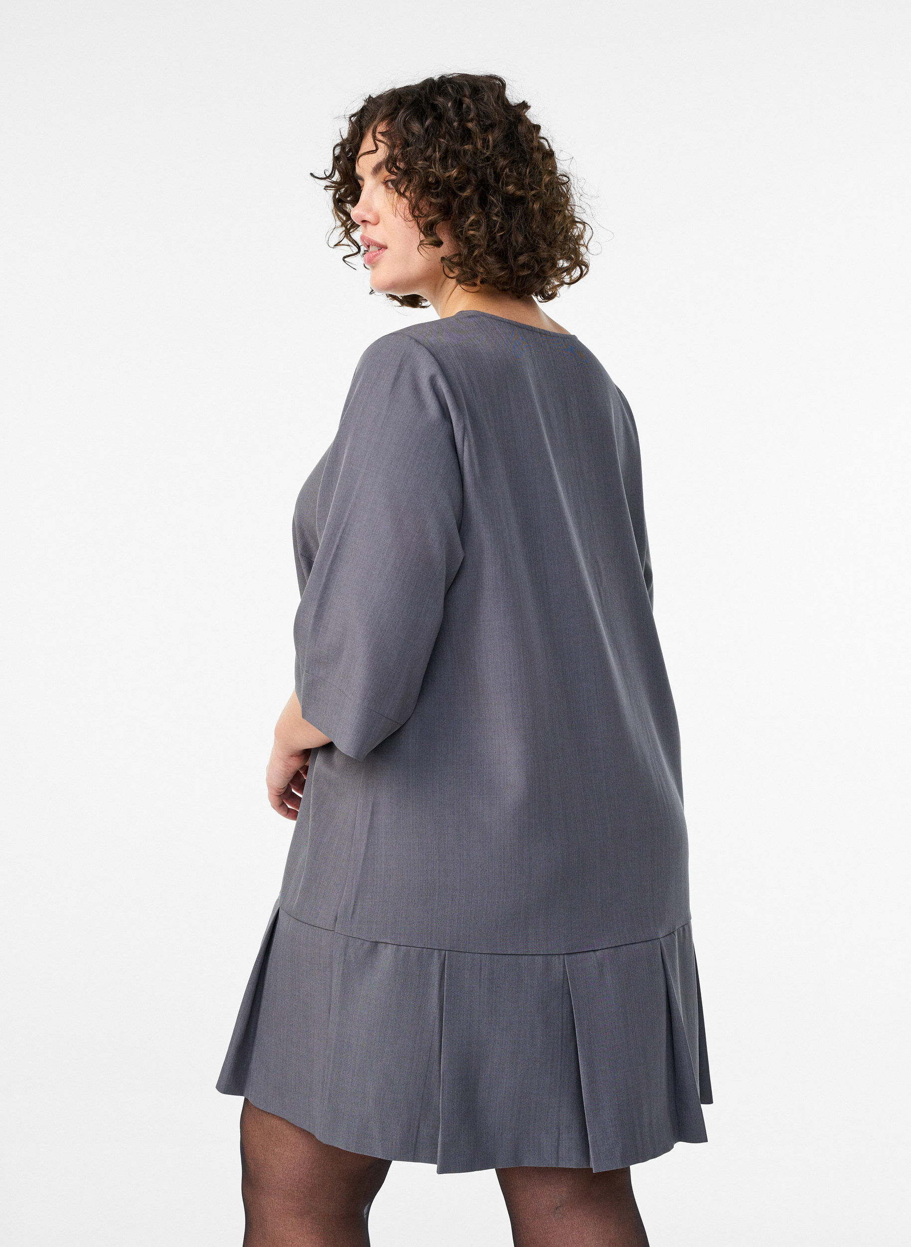 Zizzi Kurzes A-Linien-Kleid mit Rei&szlig;verschluss und 3/4-&Auml;rmeln, Grau, Model image number 2