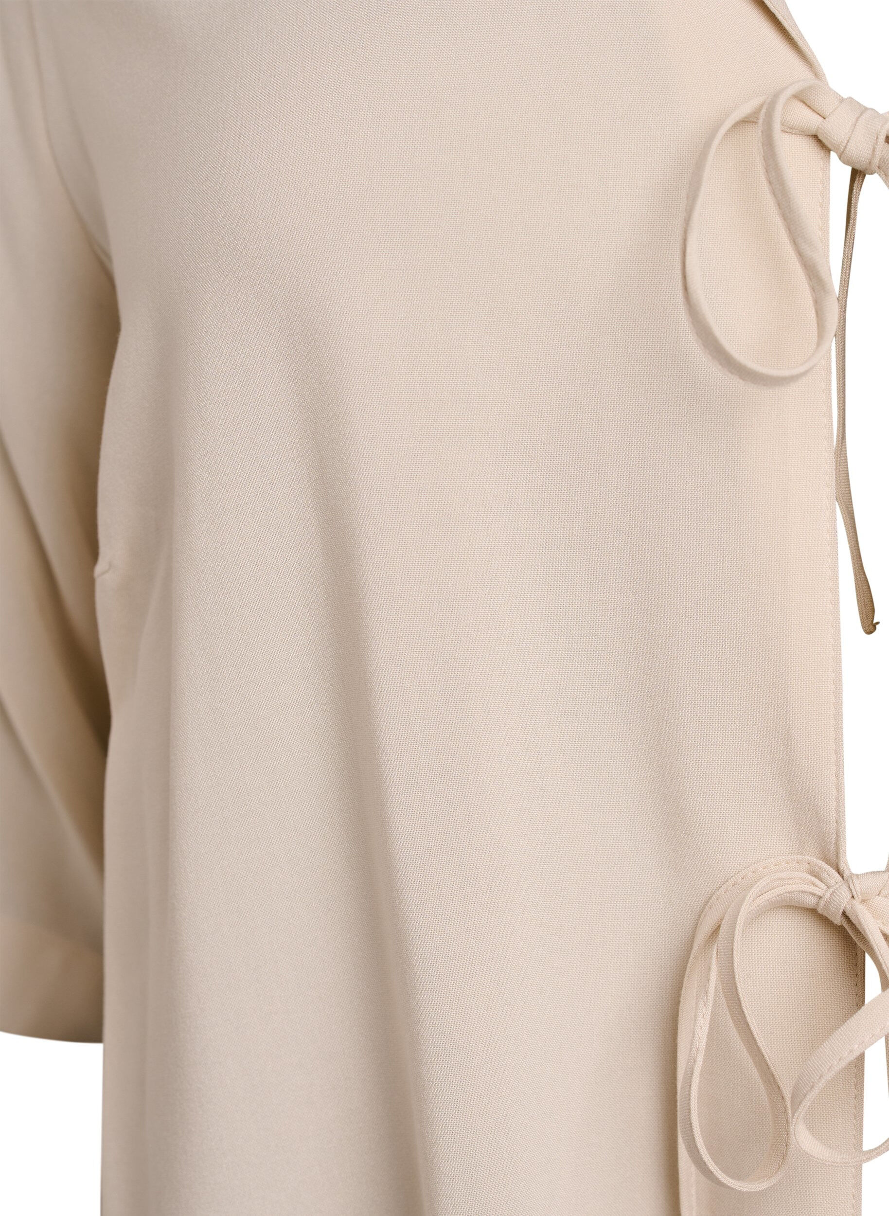 Zizzi Pyjamaoberteil aus Viskose mit Bindeband und Blumenmuster, Beige, Packshot image number 2