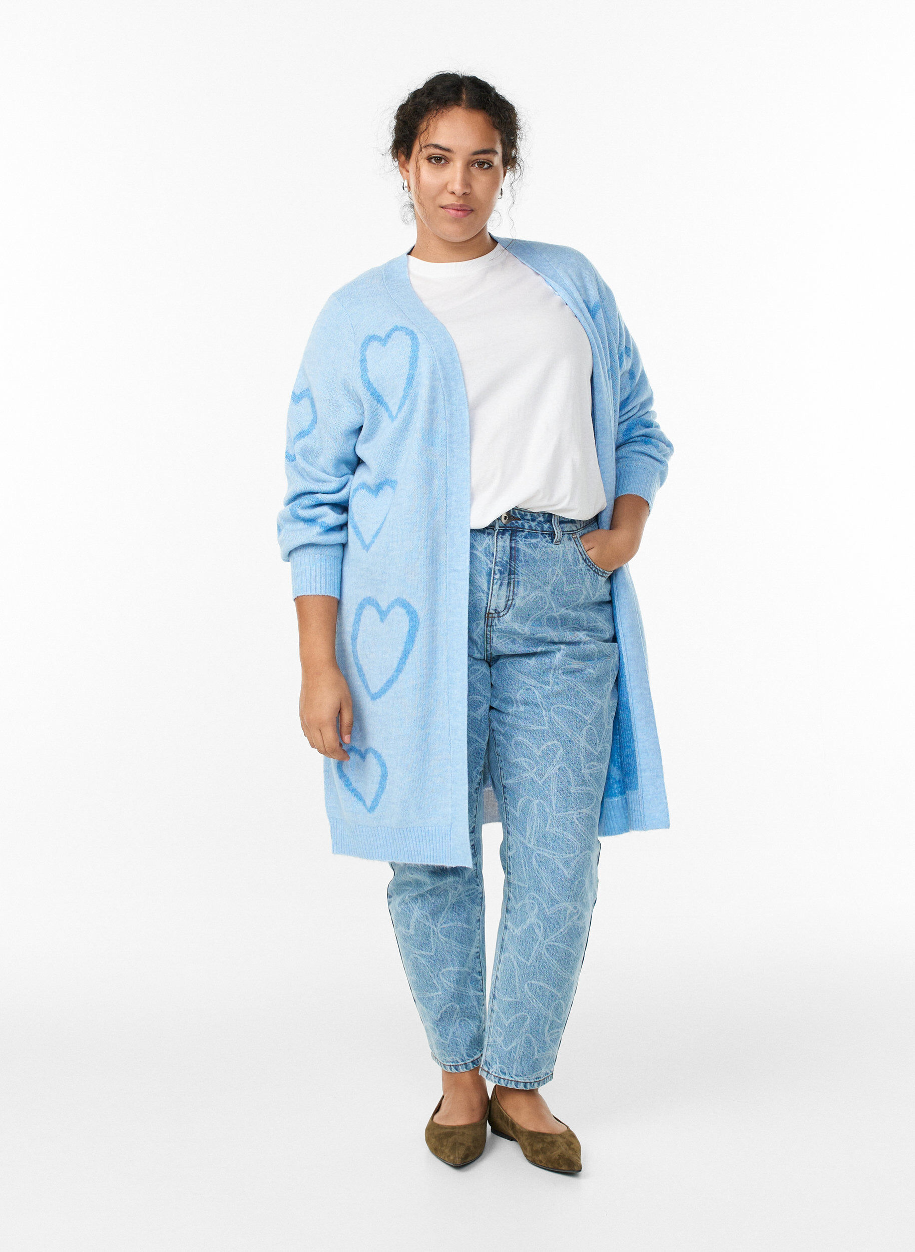 Zizzi Lange Strickjacke mit Ton-in-Ton-Herzen, Blau, Model image number 1