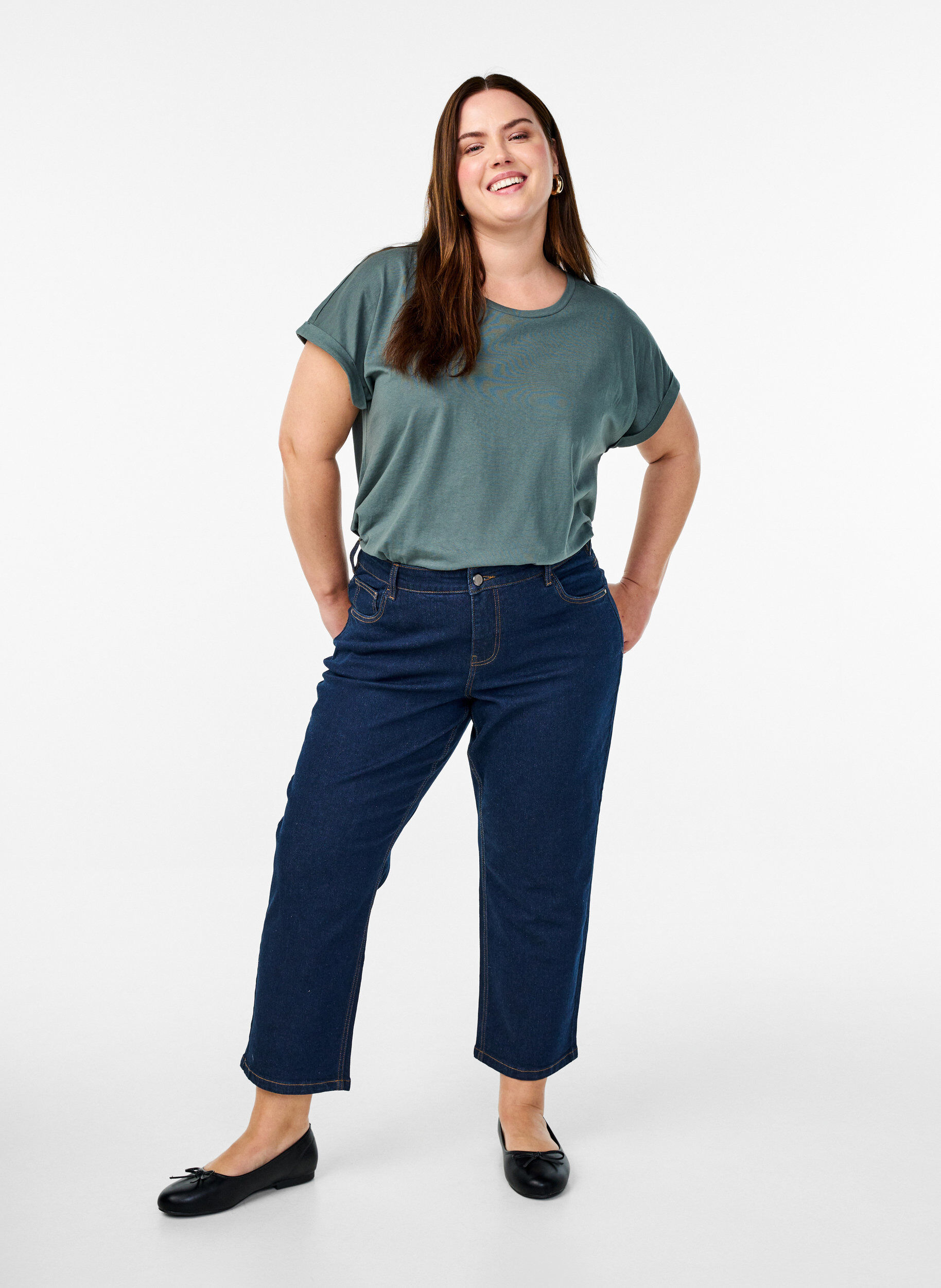 Gek&uuml;rzte Vera Jeans mit geradem Bein, Blau, Model