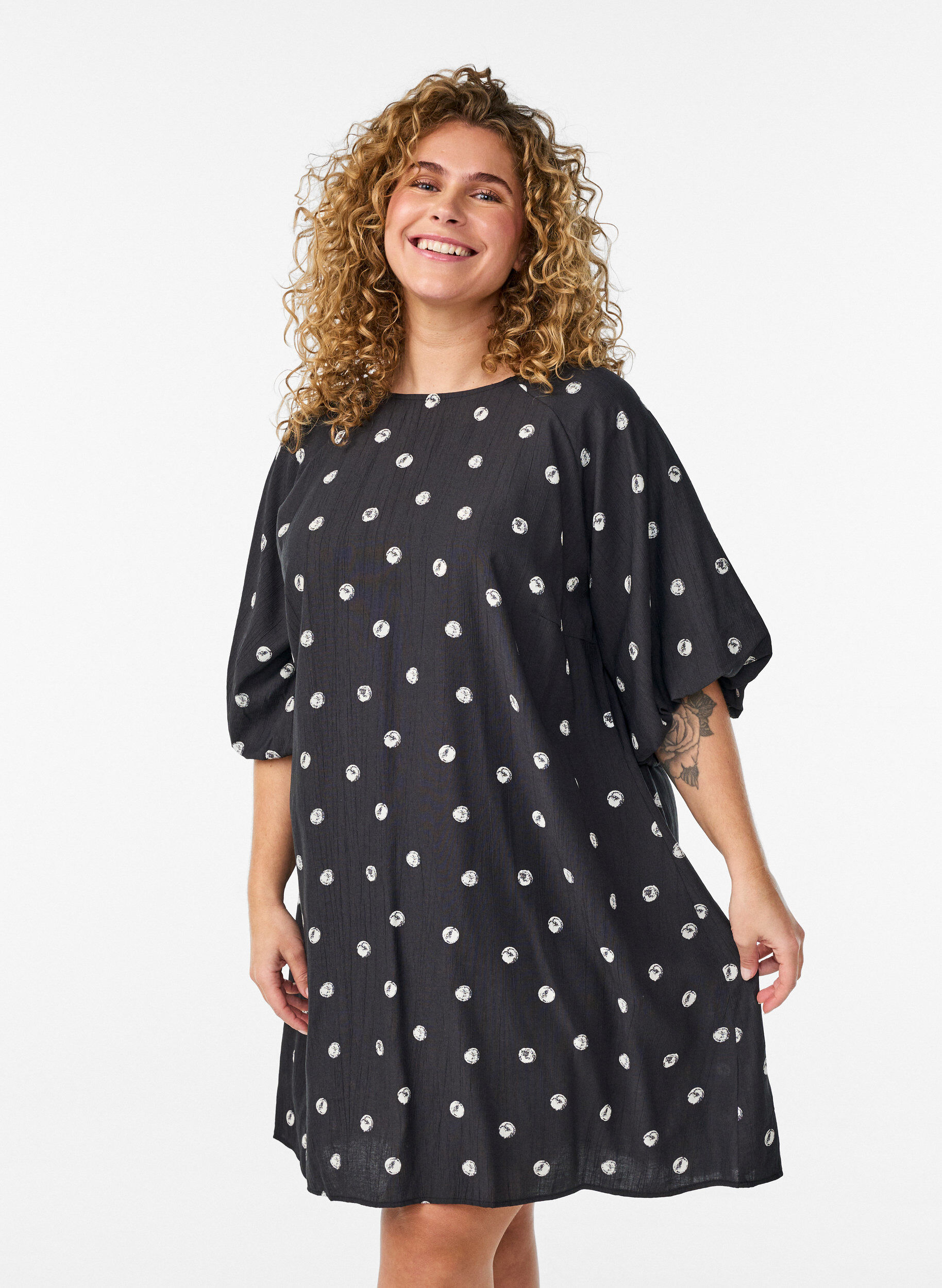 Zizzi Kurzes Kleid aus Viskose mit Ballon&auml;rmeln, 9990, Model image number 0