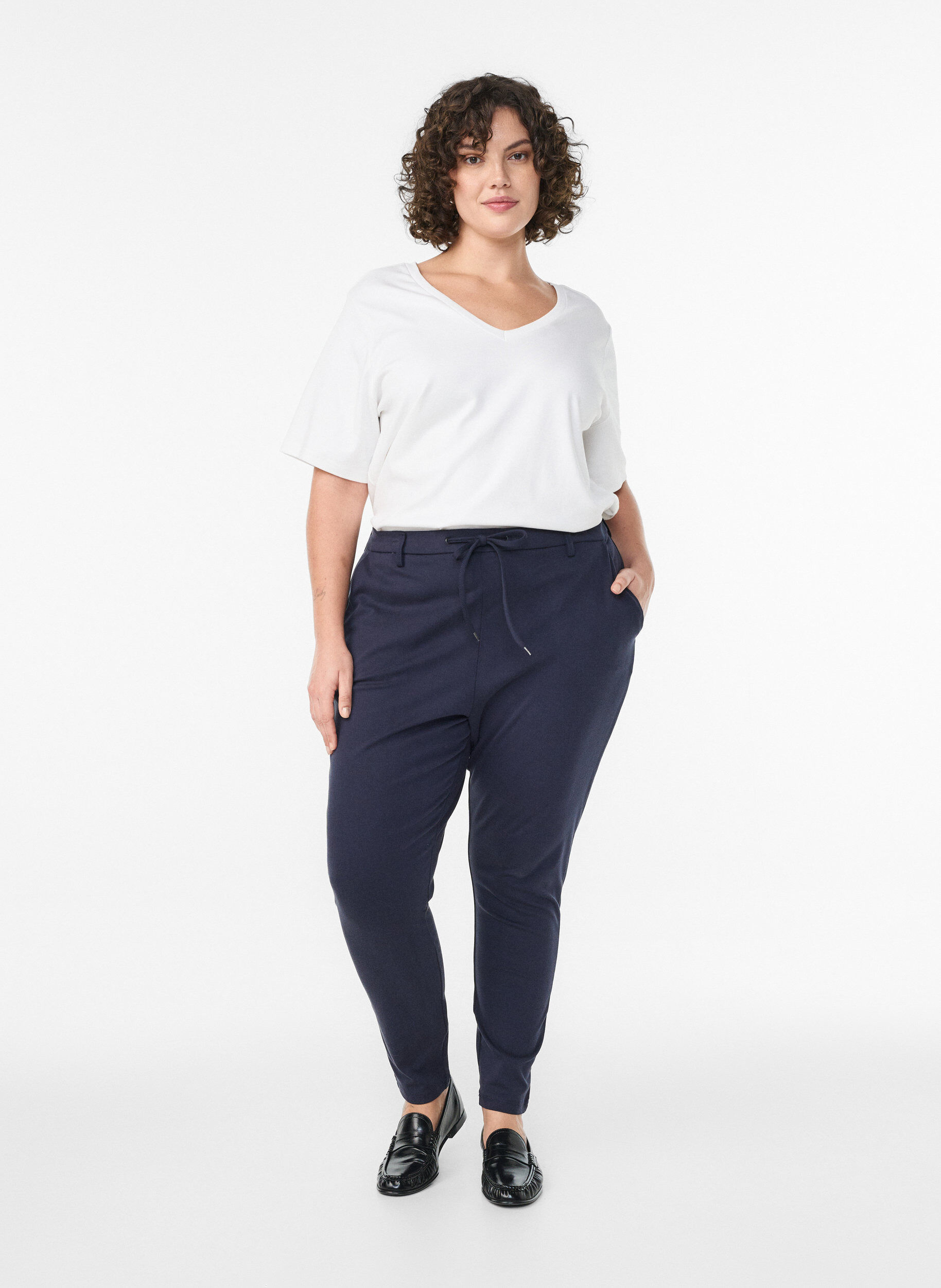Cropped Maddison Hose, Blau, Model