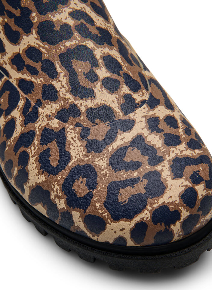 Kurze Stiefel mit weitem Schaft aus elastischem Neopren, Leopard AOP, Packshot image number 3