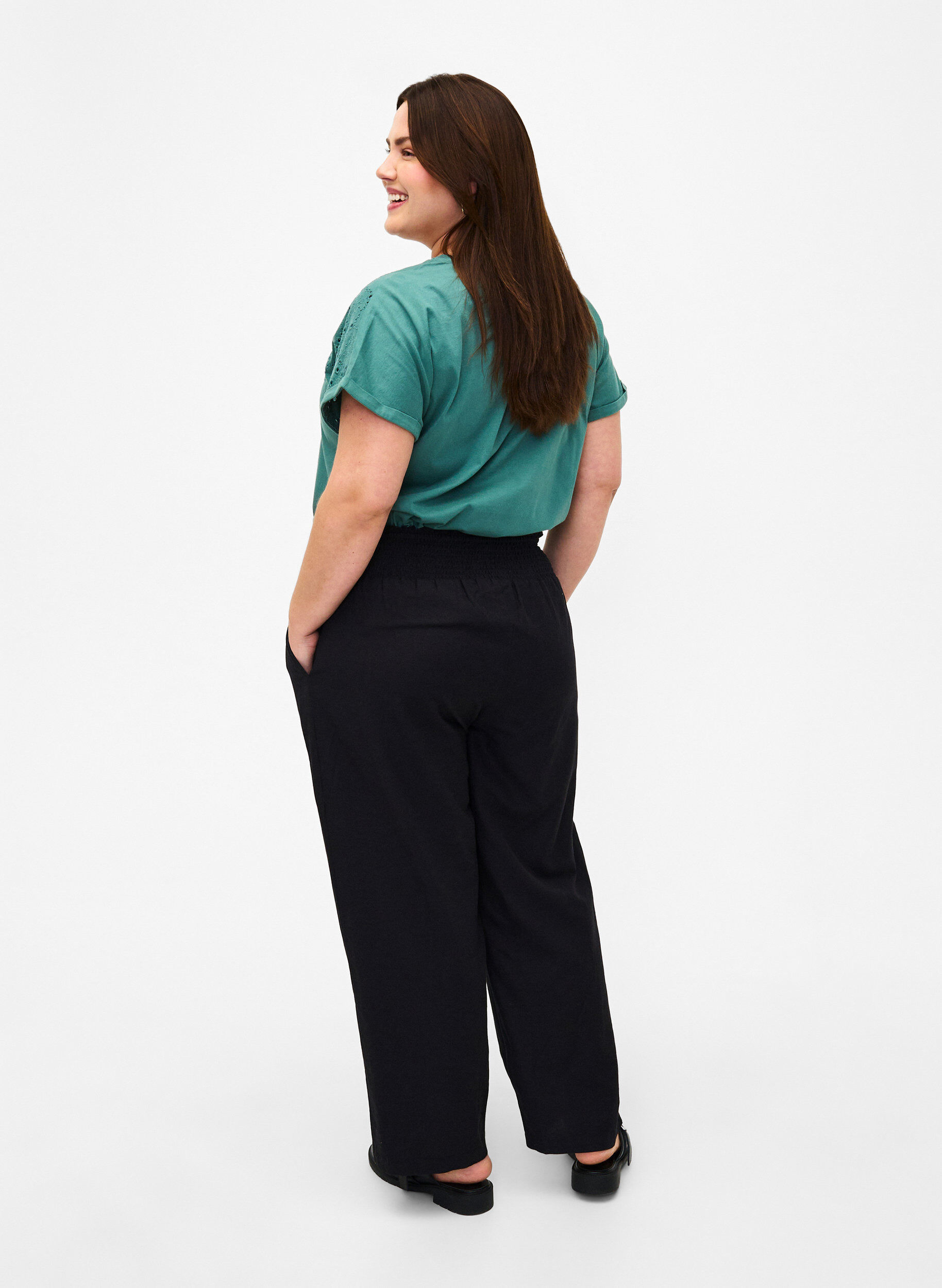 Zizzi Gesmokte Hose mit Leinen, Schwarz, Model image number 1