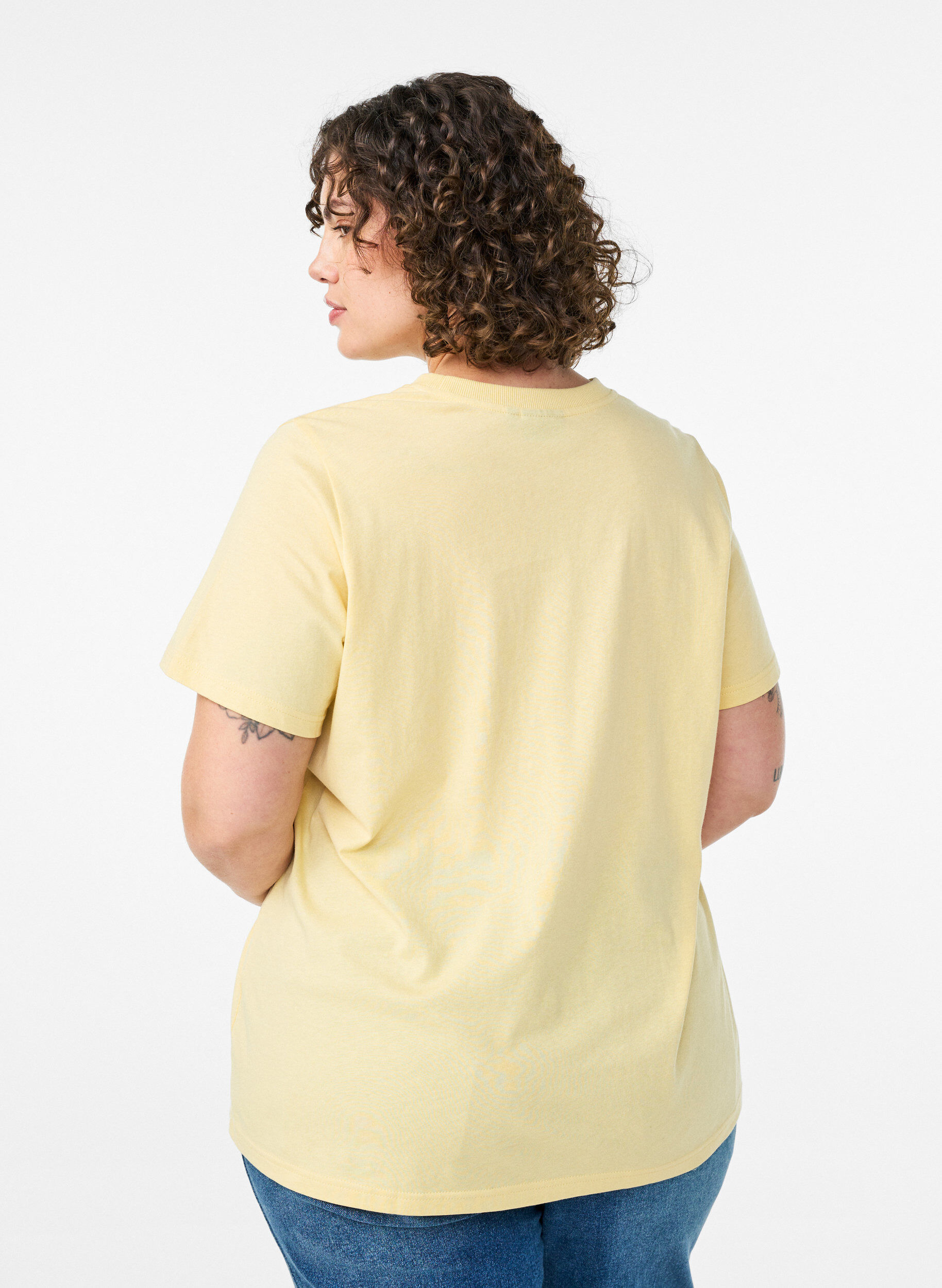 Zizzi Basic-T-Shirt aus Baumwolle mit Rundhalsausschnitt, Gelb, Model image number 2