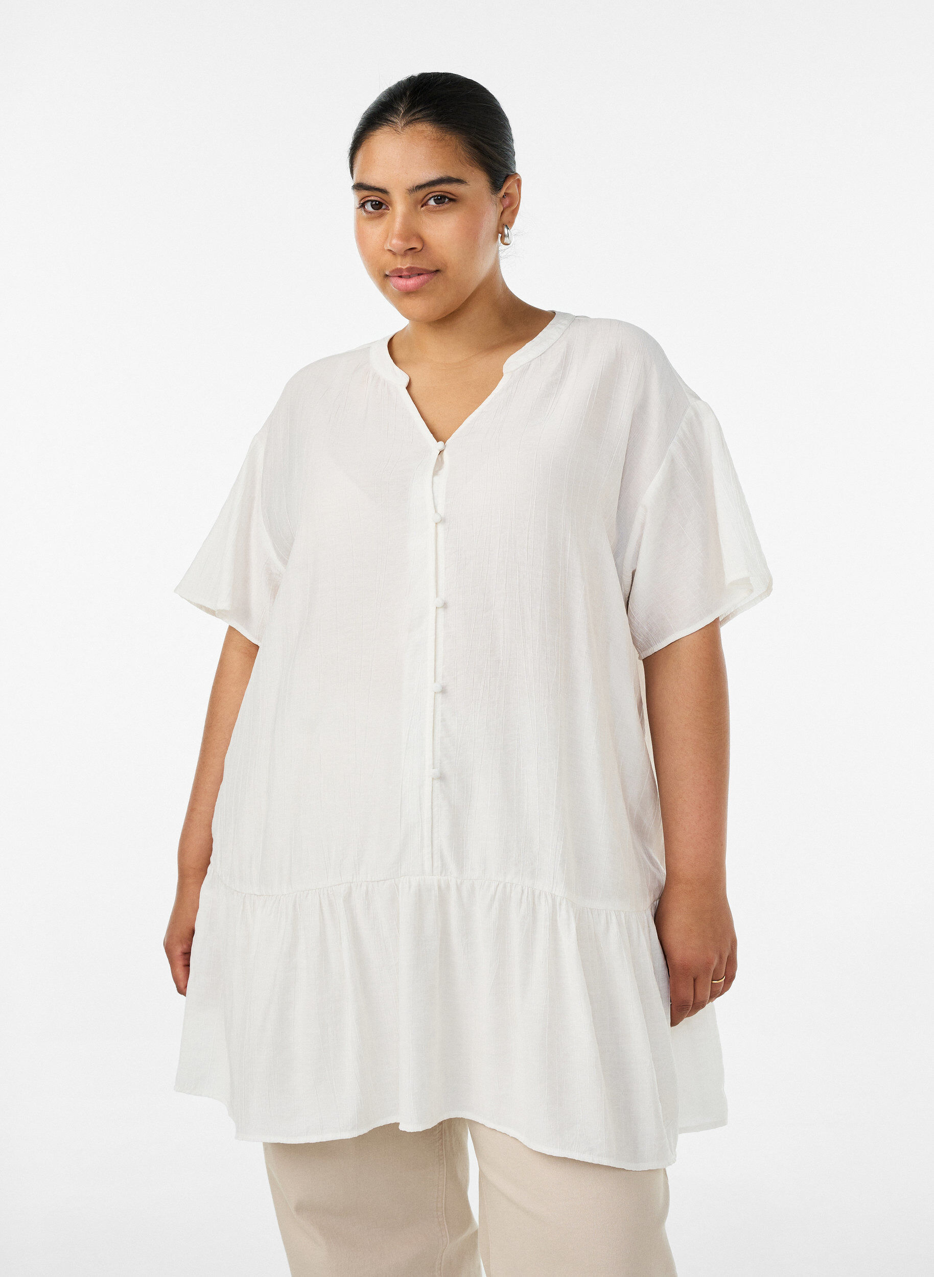 ZizziLockere Tunika mit gekr&auml;uselter Struktur und R&uuml;schensaum, Vanille, Model image number 0