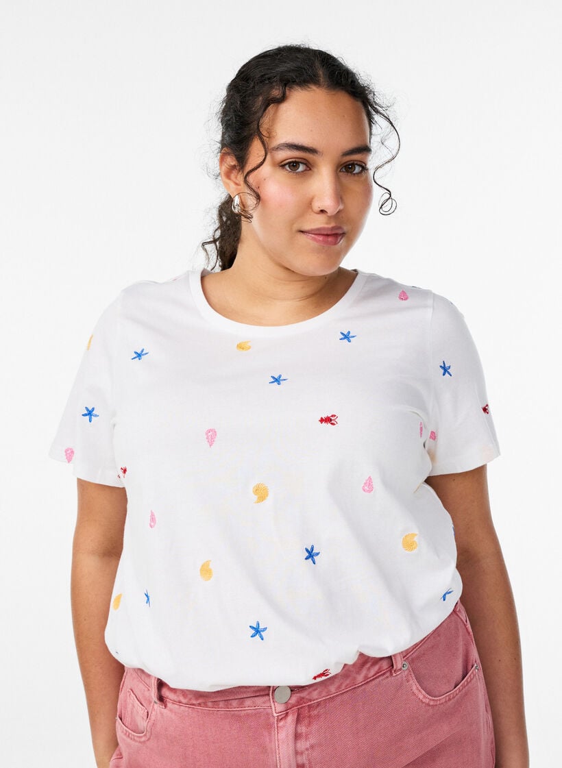 T-Shirt aus Bio-Baumwolle mit aufgestickten Motiven, Wei&szlig;, Model image number 0