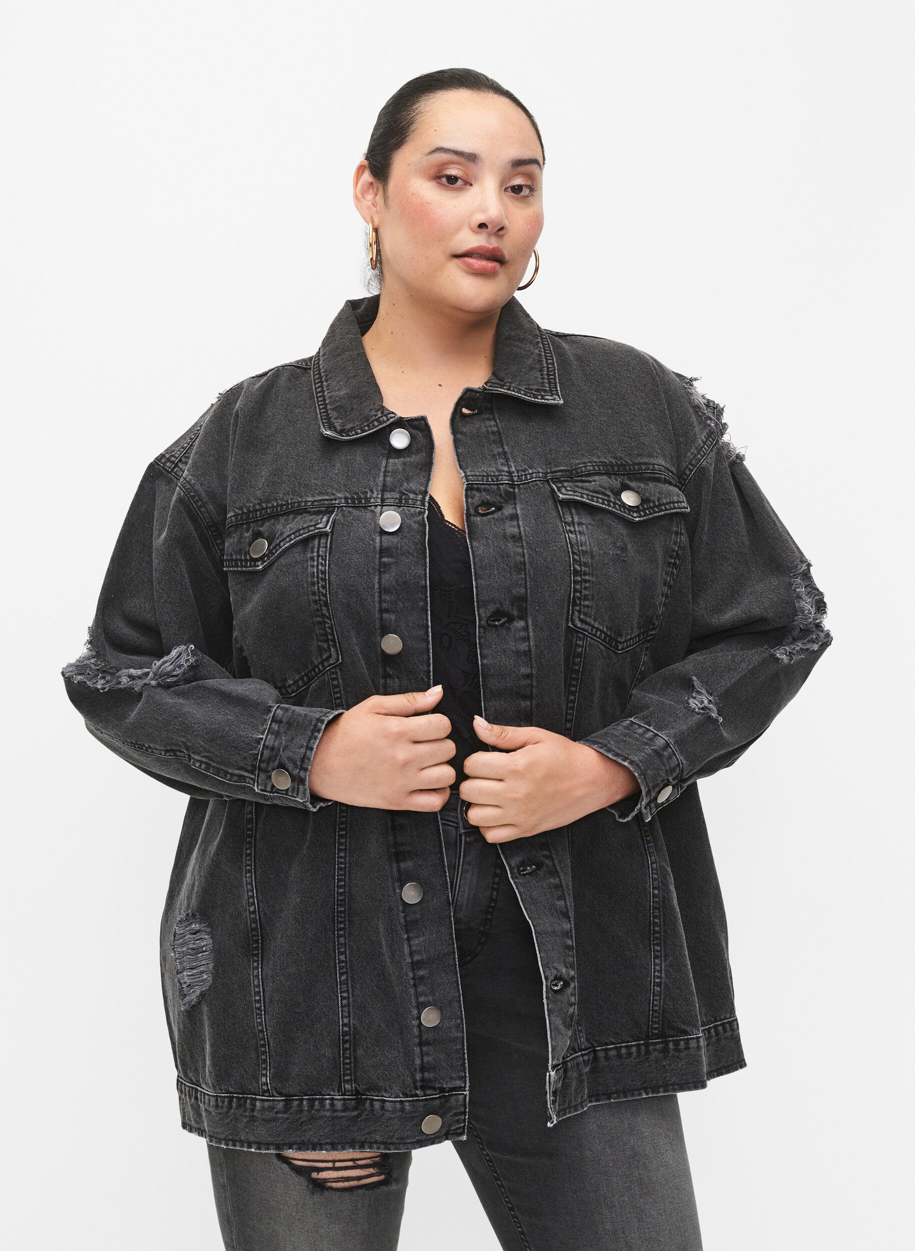 Zizzi Locker sitzende Jeansjacke mit Abnutzungsdetails, Dark Grey Denim, Model image number 0