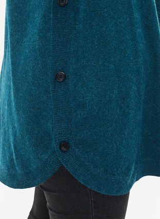 Gestricker Pullover in melierter Optik mit Knopfdetails, Deep Lake Mel., Model image number 2