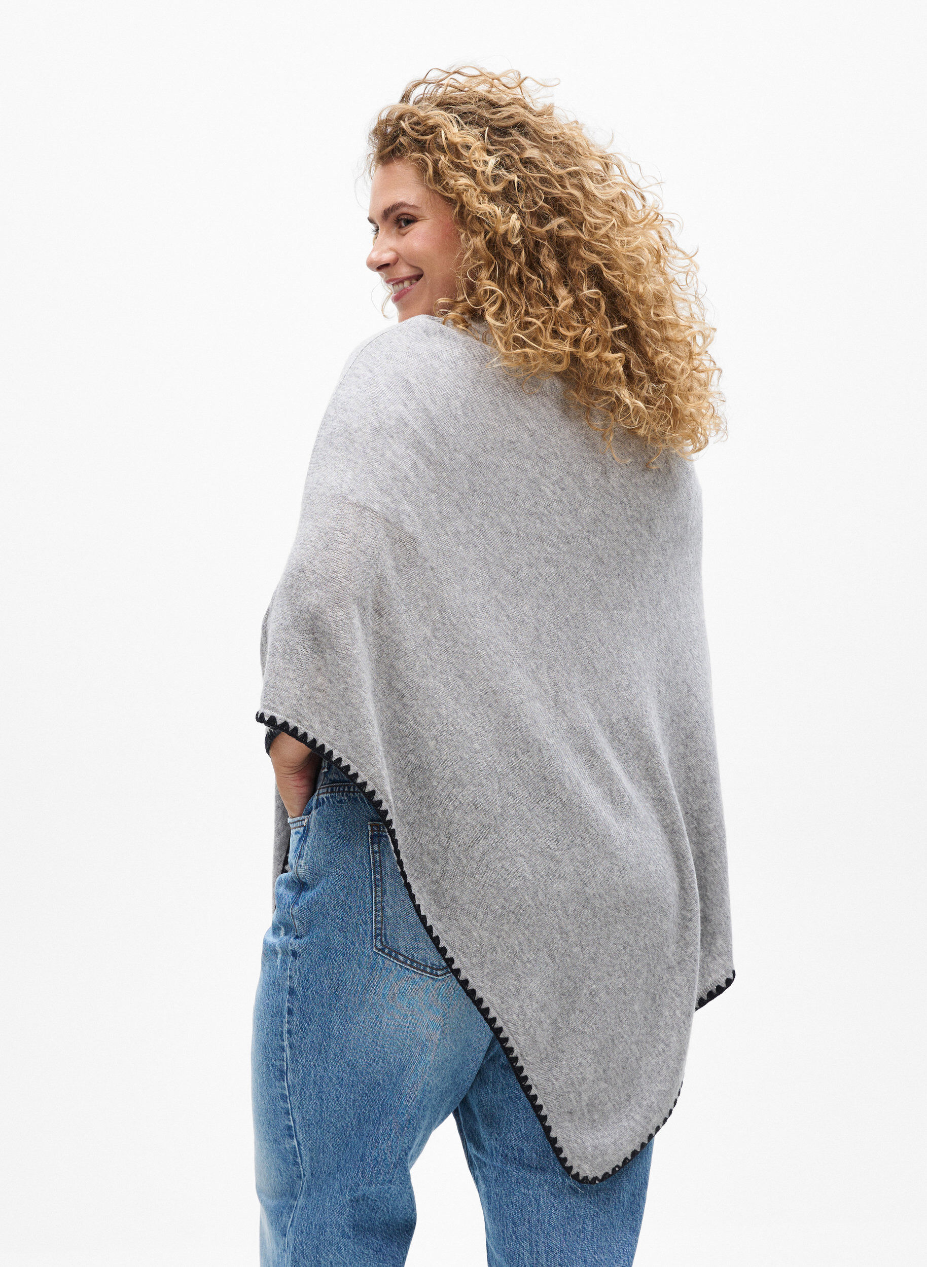 Zizzi Feinstrickponcho., Grau, Model image number 2