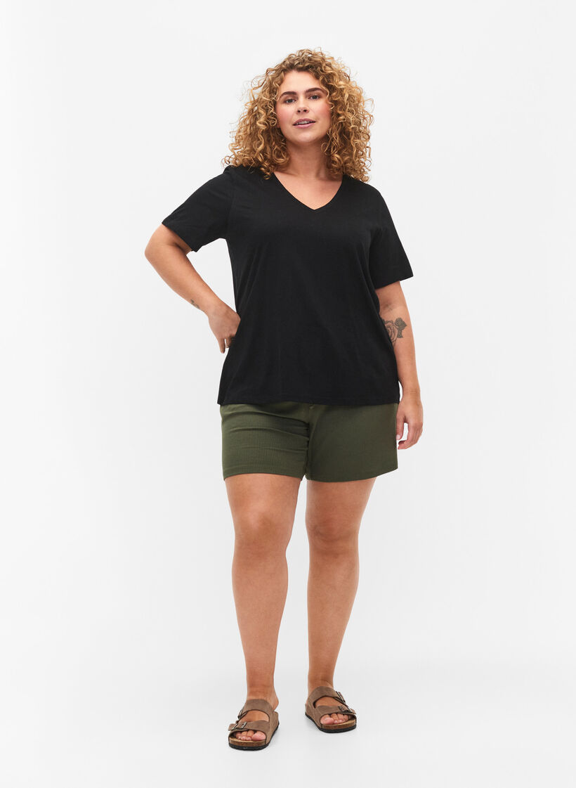 Kurzärmliges Basic-T-Shirt mit V-Ausschnitt, Schwarz, Model image number 1