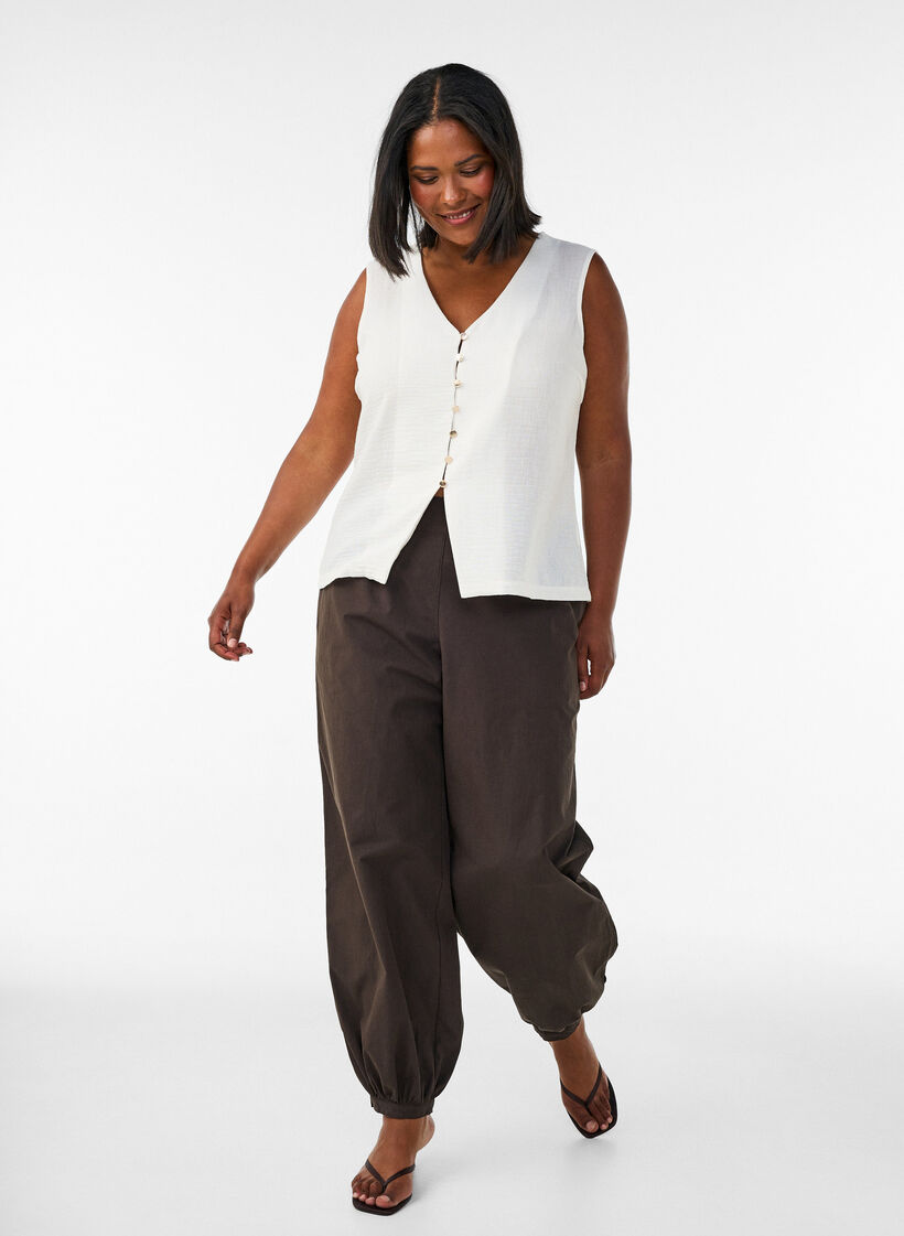 &Auml;rmellose Weste mit V-Ausschnitt und Kn&ouml;pfen, Vanille, Model image number 1