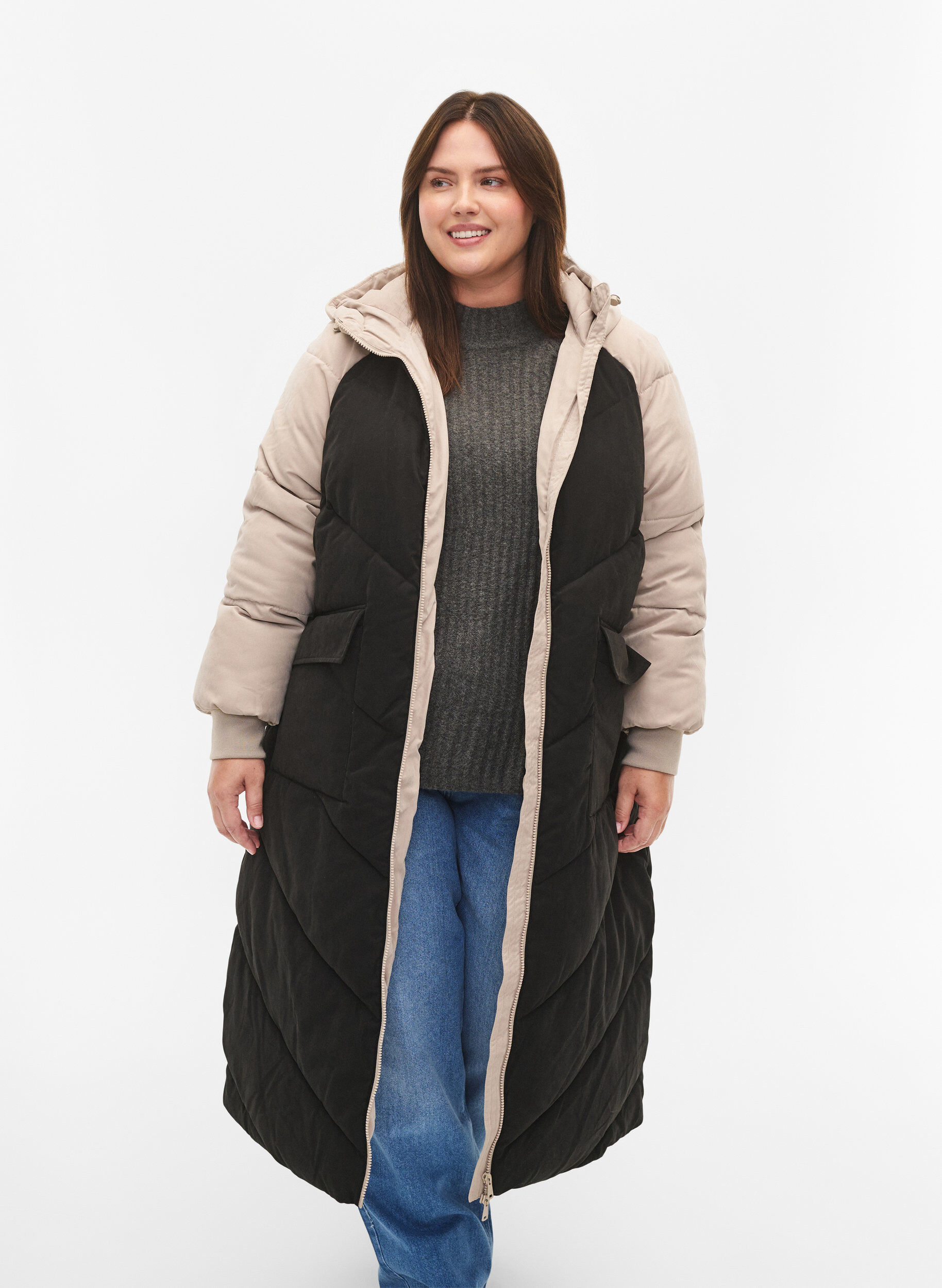 Zizzi Lange Colorblock-Winterjacke mit Kapuze, Black Comb, Model image number 0