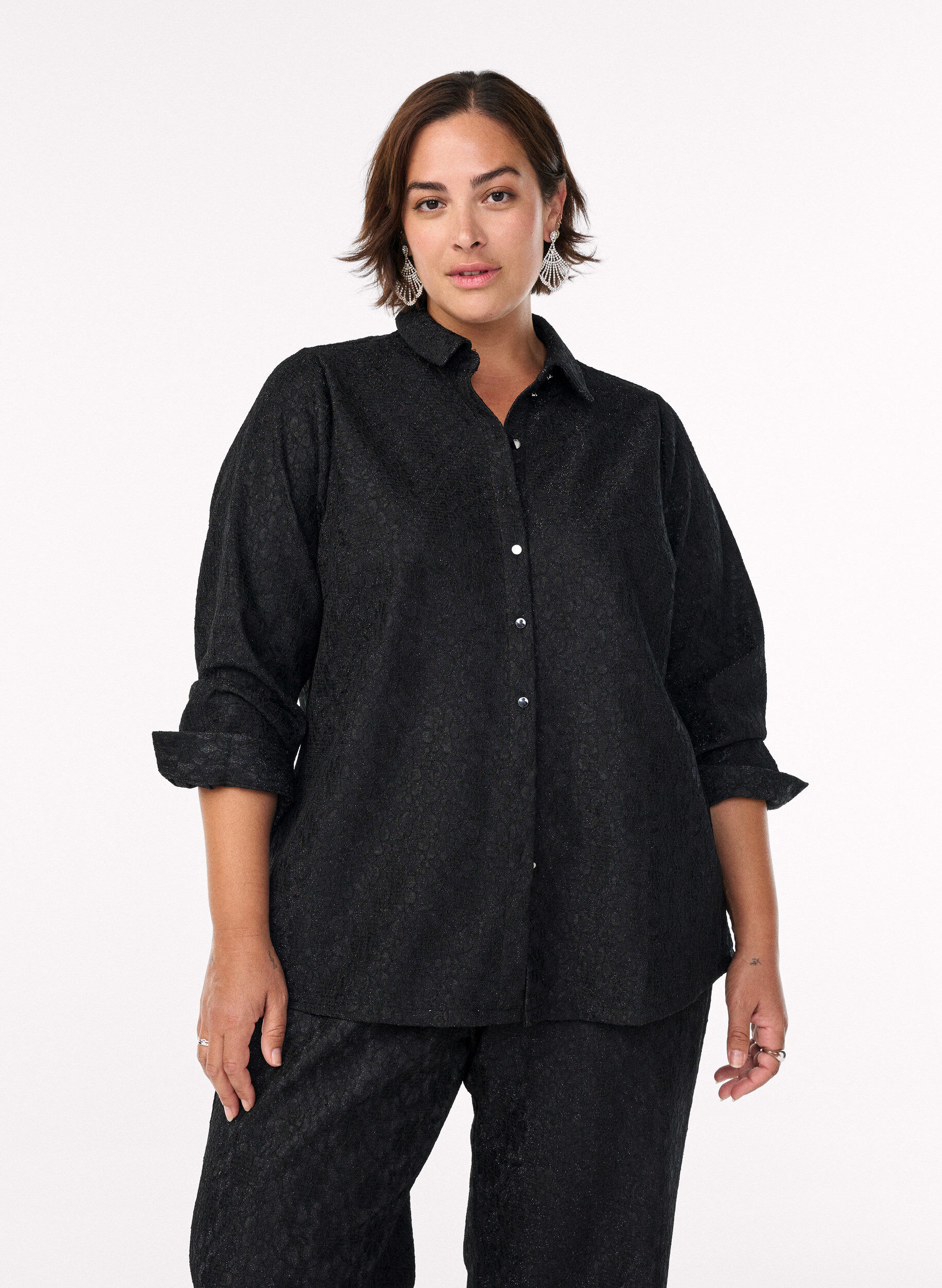 Zizzi Bluse mit Spitzenstruktur und Glitzerfaden, Schwarz, Model image number 0