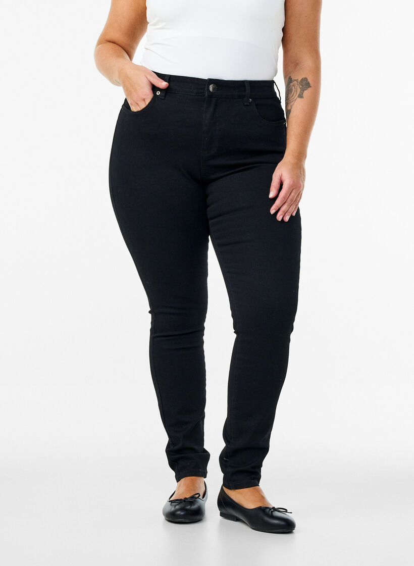 Amy Jeans mit hoher Taille und extra schlanker Passform, Schwarz, Model image number 2