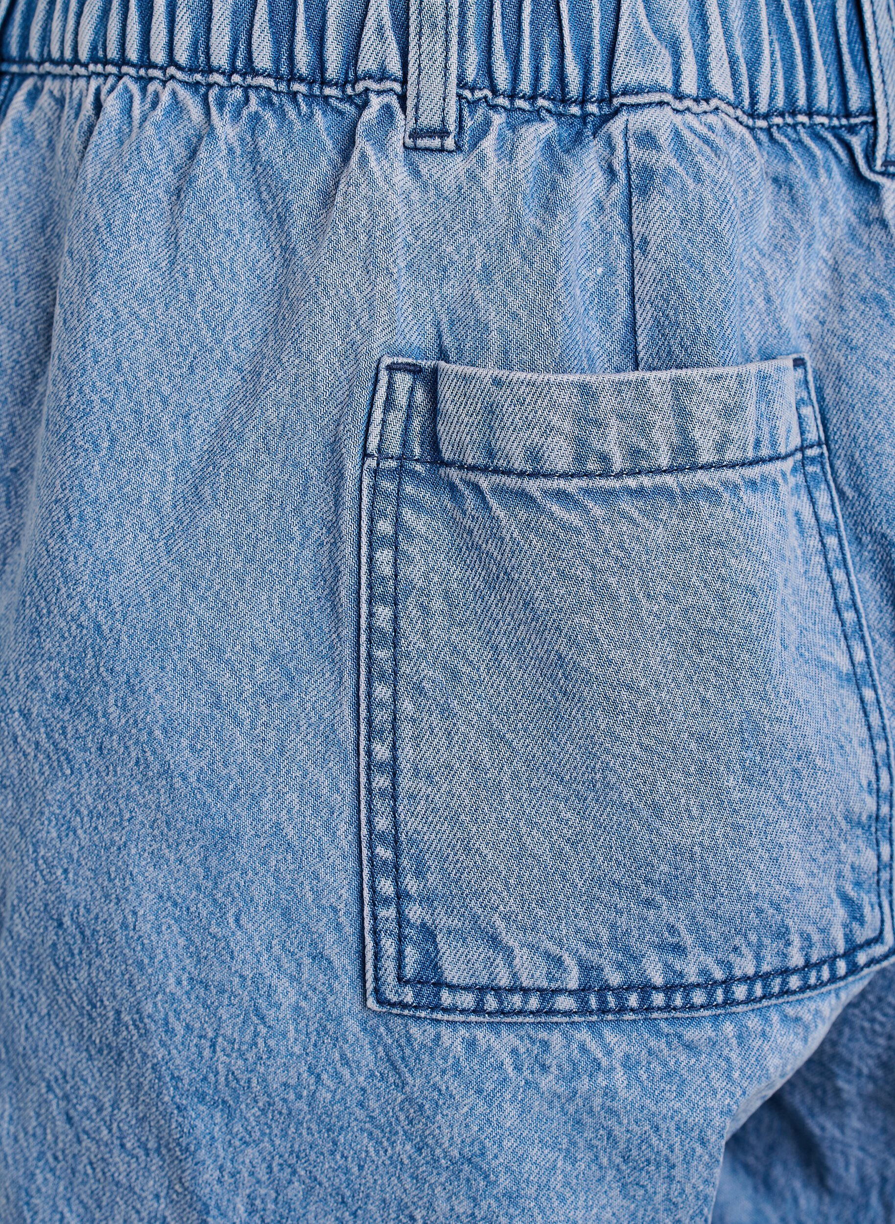 Zizzi Locker geschnittene Jeansshorts mit hoher Taille, Blau, Packshot image number 3