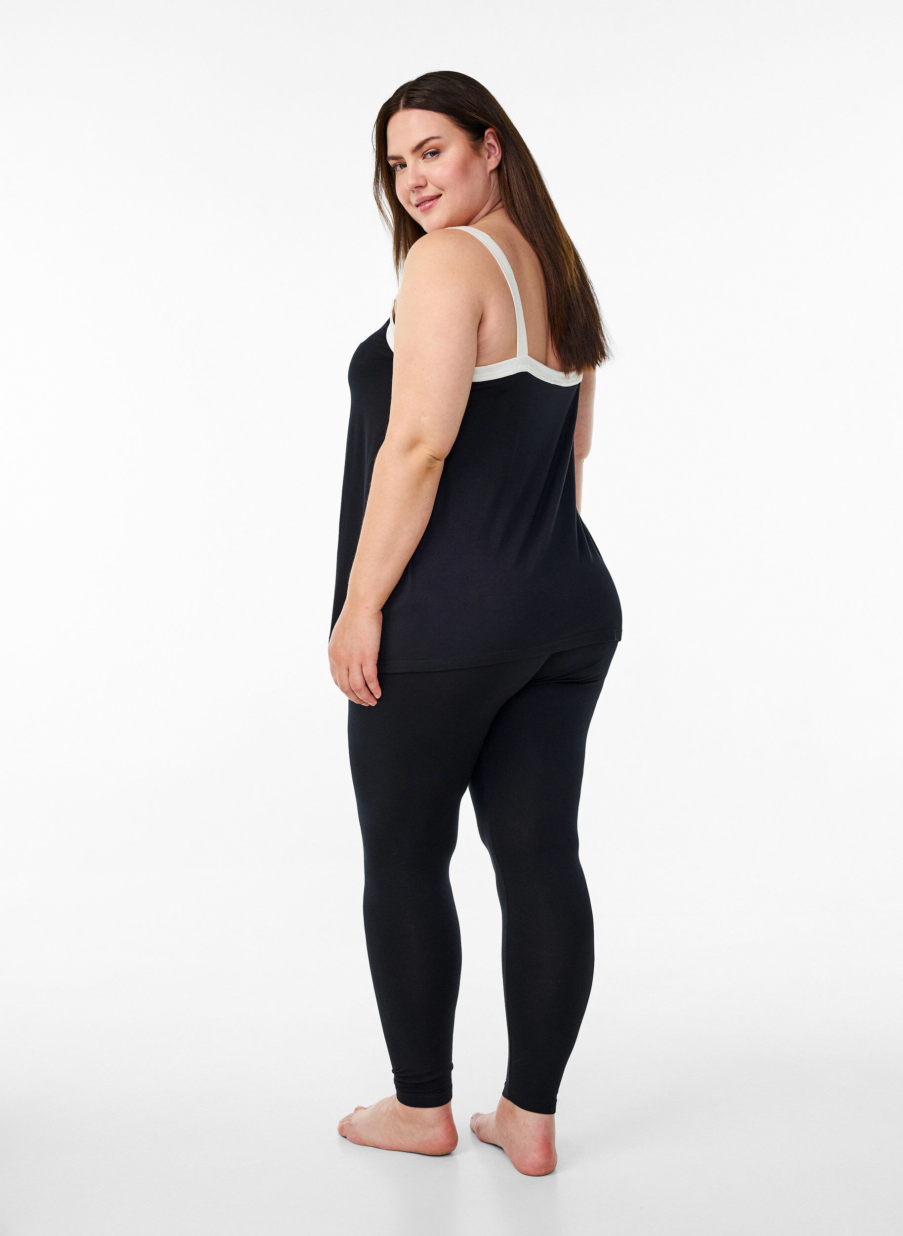 Zizzi Leggings aus Viskose in Kn&ouml;chell&auml;nge, Schwarz, Model image number 1