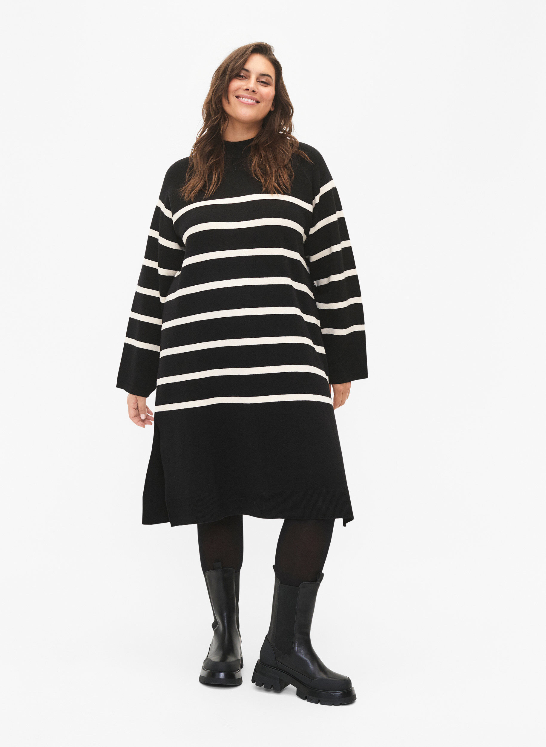 Zizzi Gestreiftes Strickkleid mit Rollkragen, Black Comb, Model image number 2