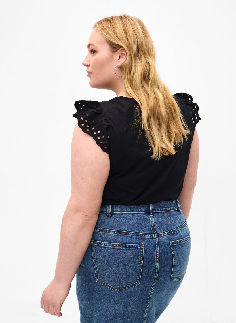 T-Shirt aus Bio-Baumwolle mit Lochstickerei, Black, Model image number 1