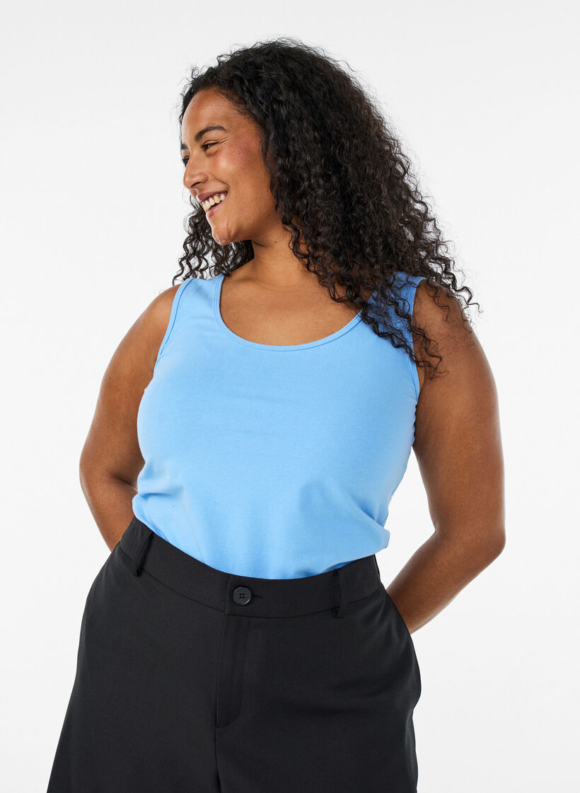 Einfarbiges Basic Top aus Baumwolle, Blau, Model image number 0