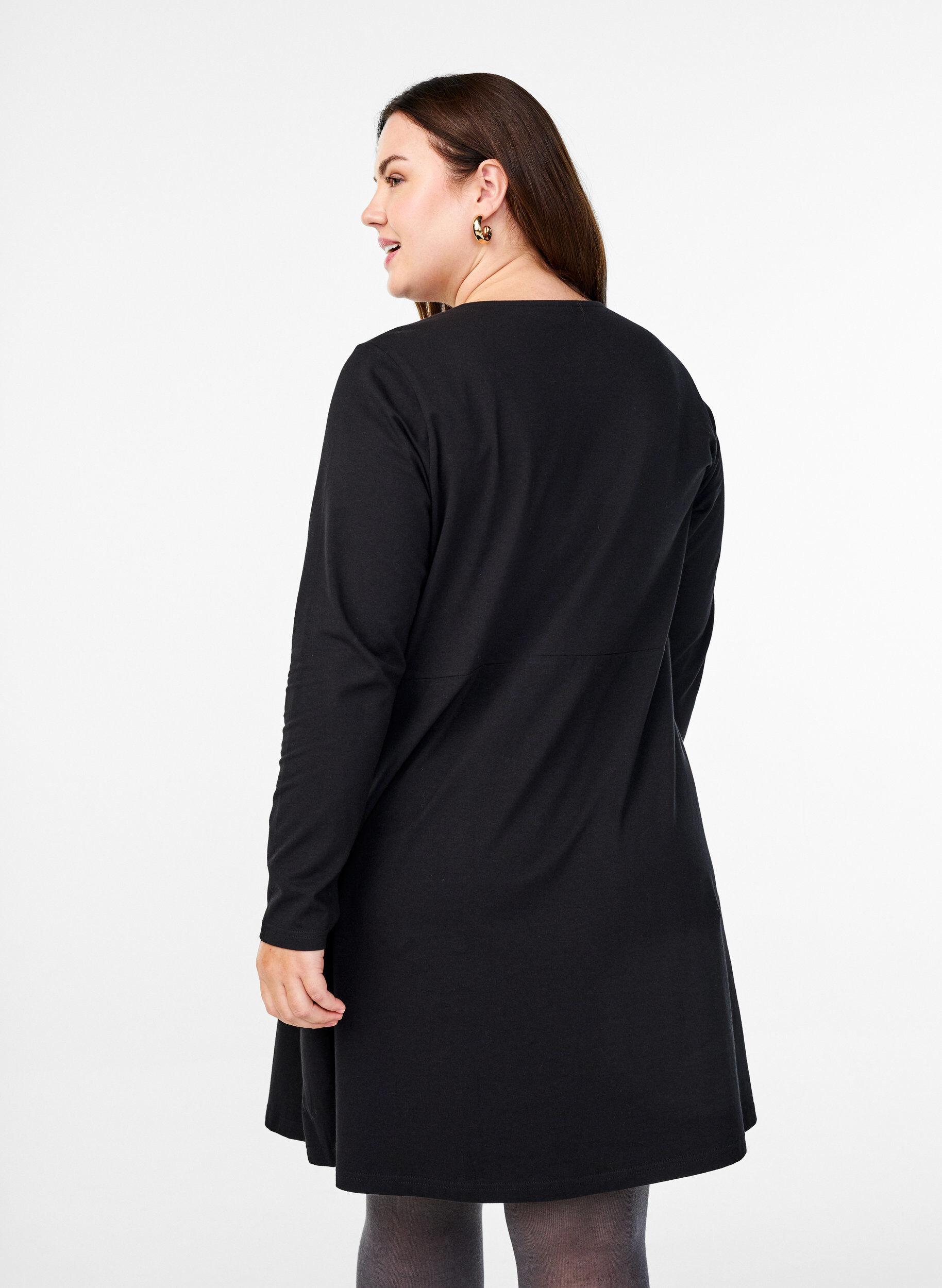 Zizzi Kurzes A-Linien-Kleid mit langen &Auml;rmeln, Black, Model image number 1