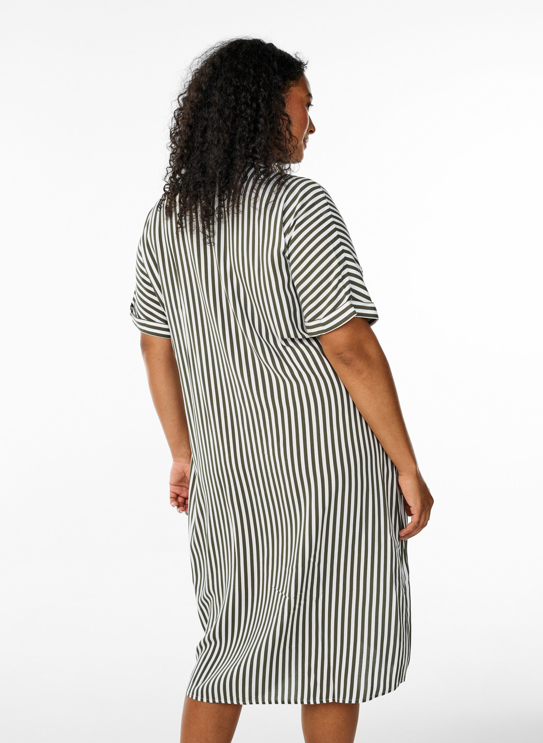 ZizziLanges Hemdkleid mit kurzen &Auml;rmeln, Gr&uuml;n, Model image number 2
