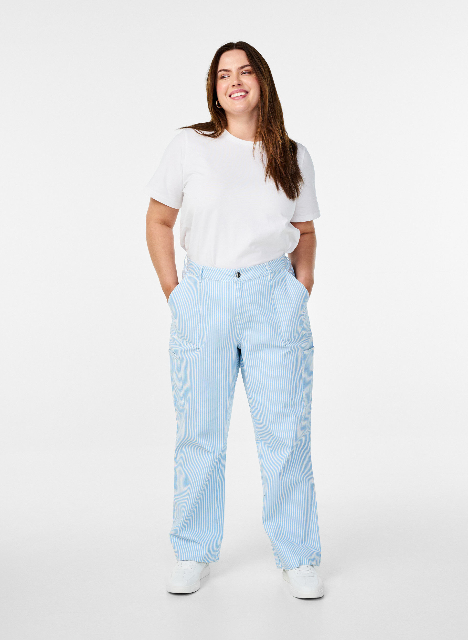 Zizzi T-Shirt aus Bio-Baumwolle mit Rundhalsausschnitt, Bright White, Model image number 2