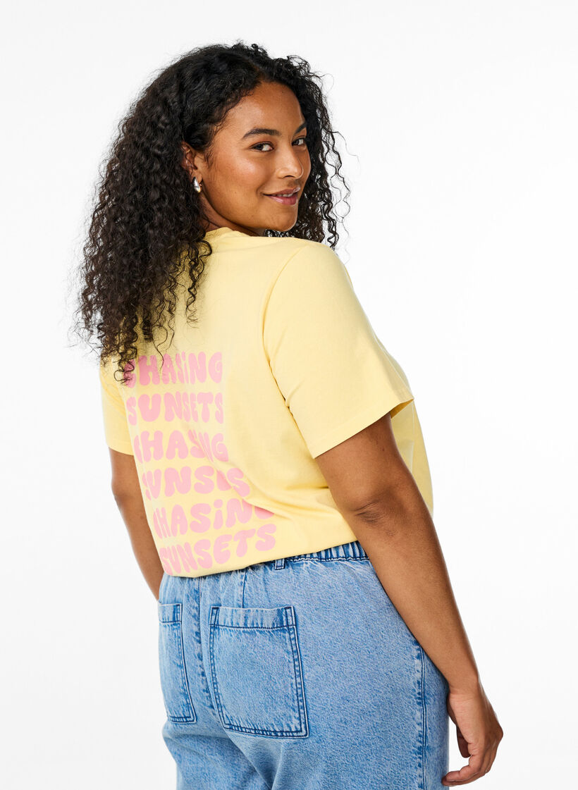T-Shirt aus Bio-Baumwolle mit R&uuml;ckenprint, Gelb, Model image number 2