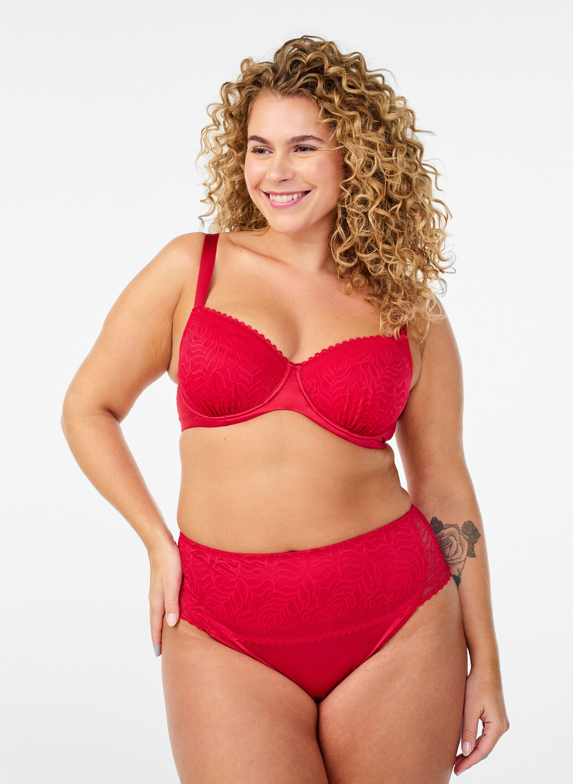 Zizzi Tai-Slip aus Spitze und gl&auml;nzender Mikrofaser, Rot, Model image number 0