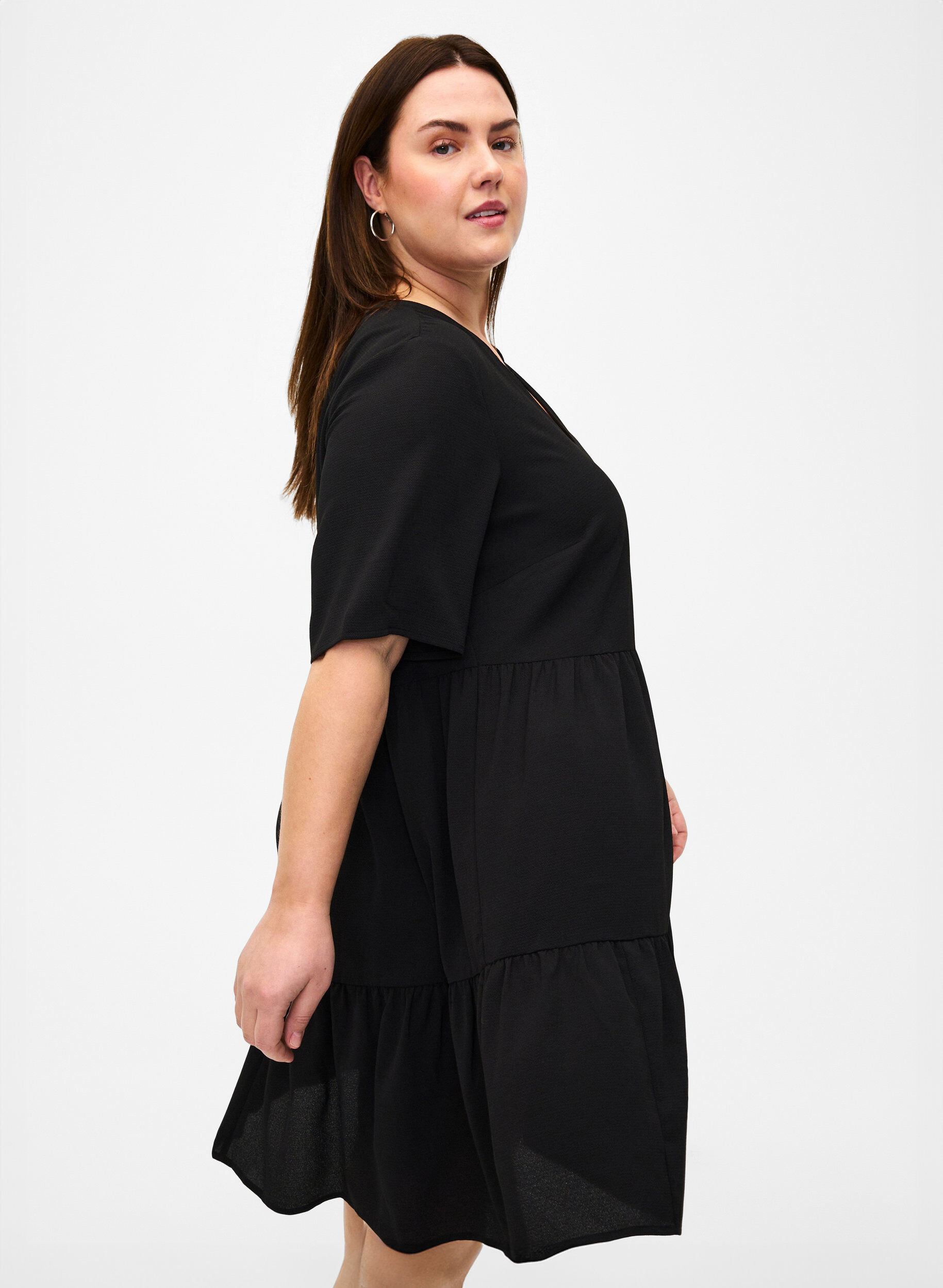 Zizzi Kurzarmkleid mit A-Linie und Teilungsn&auml;hten, Schwarz, Model image number 2