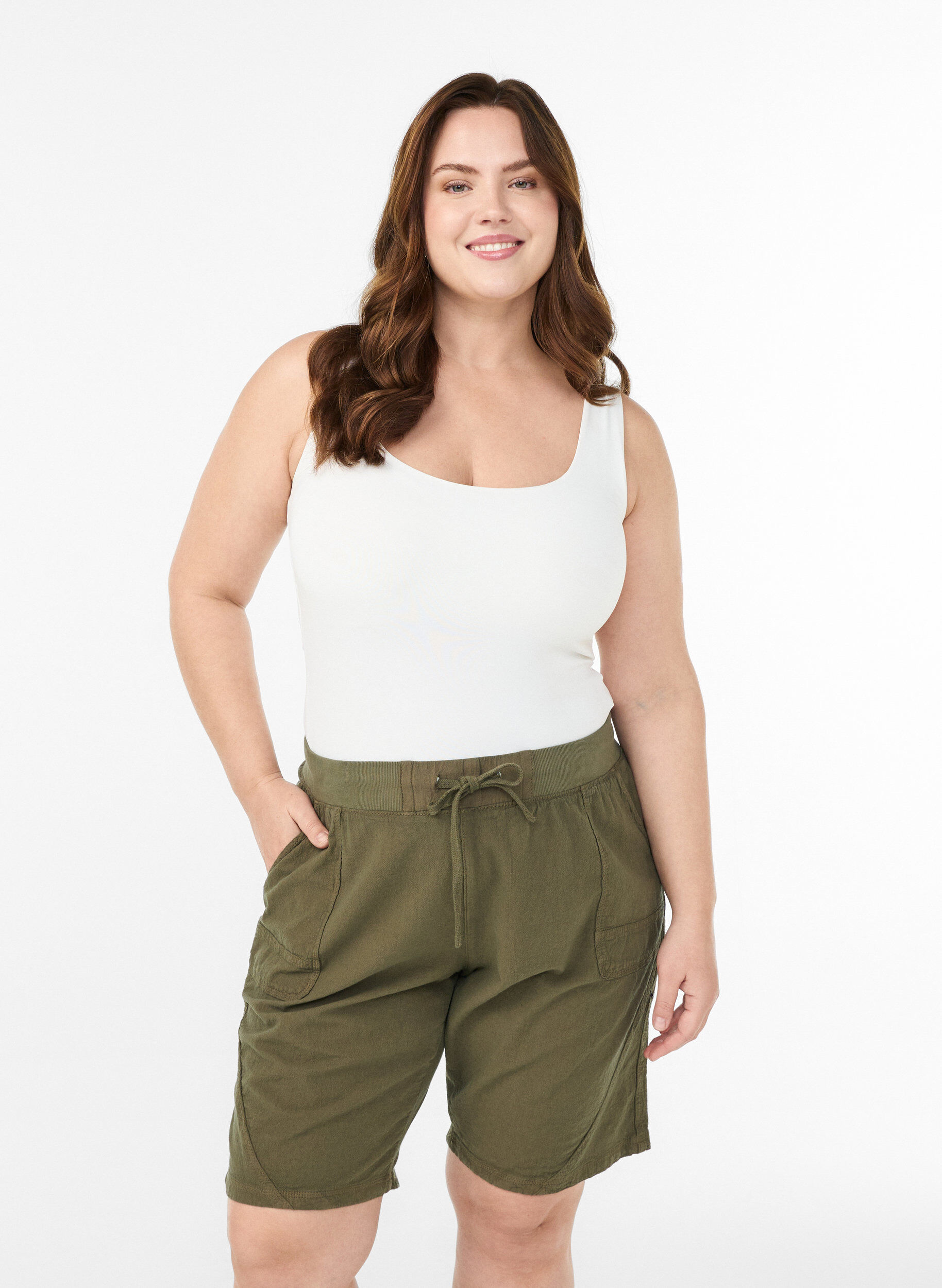 ZizziLockere Shorts aus Baumwolle mit Taschen, Gr&uuml;n, Model image number 0