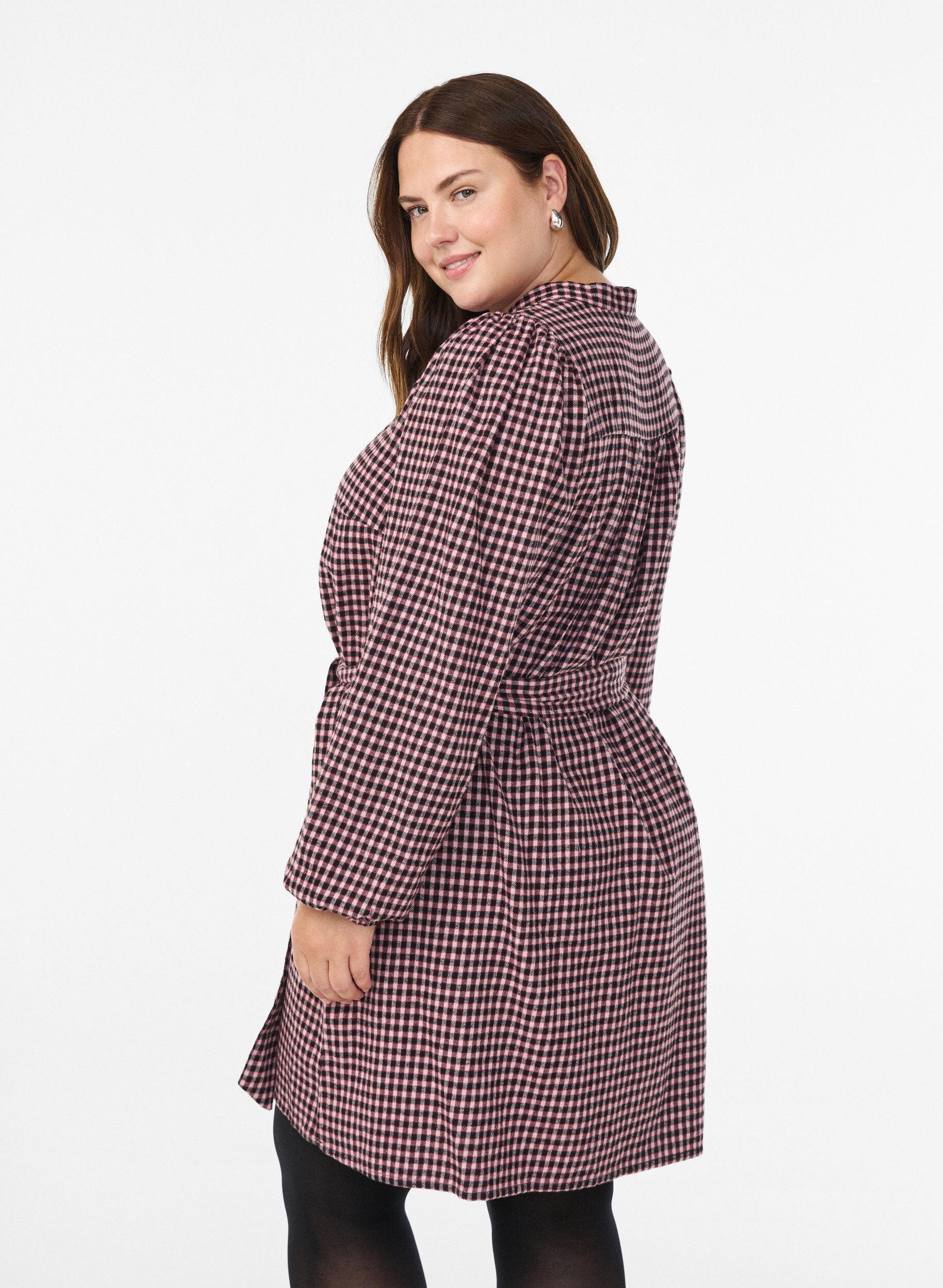 Zizzi Kurzes kariertes Kleid mit Bindeg&uuml;rtel, Rot, Model image number 2