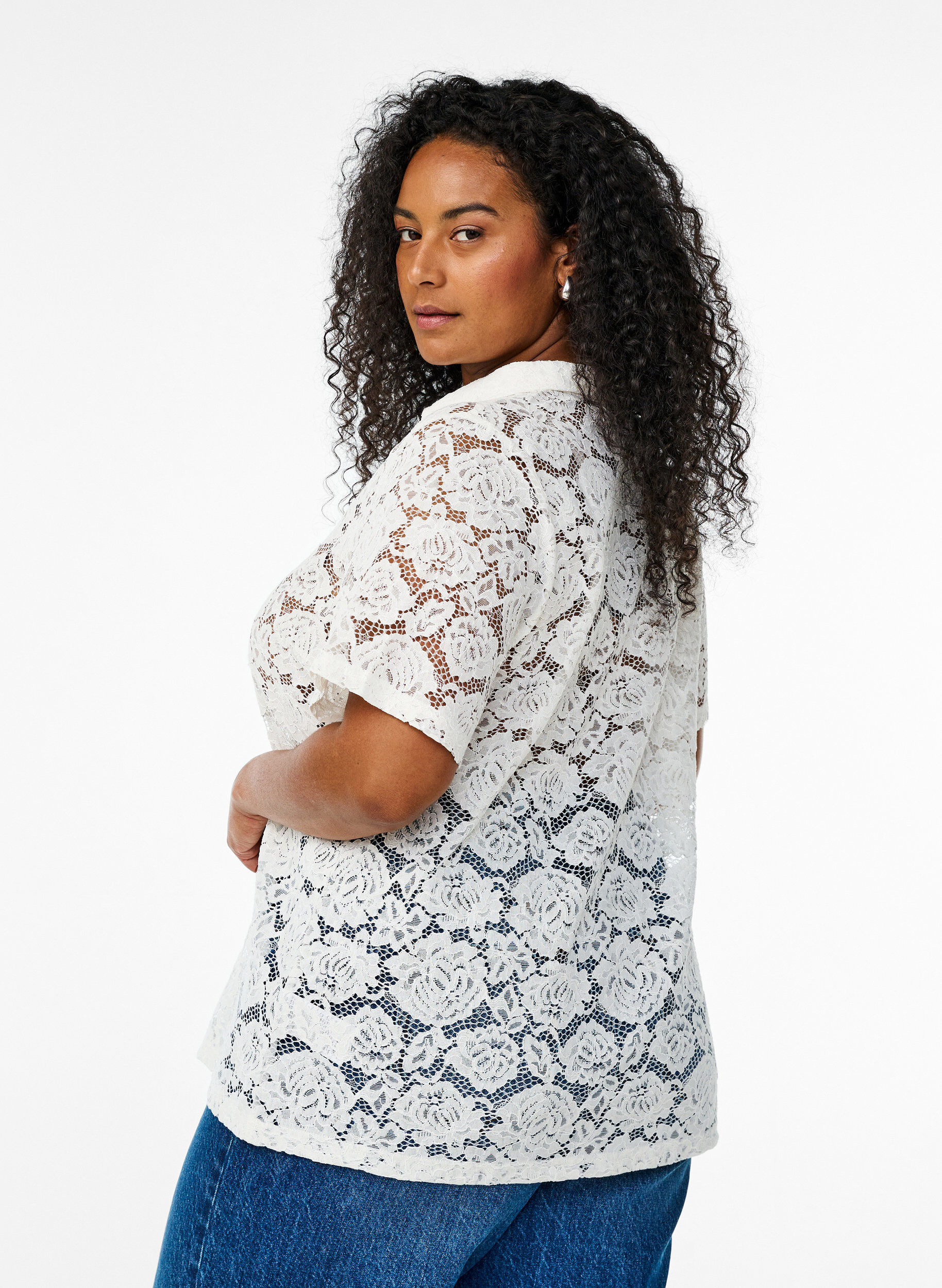 Zizzi Spitzenbluse mit Kragen und V-Ausschnitt, Vanille, Model image number 2