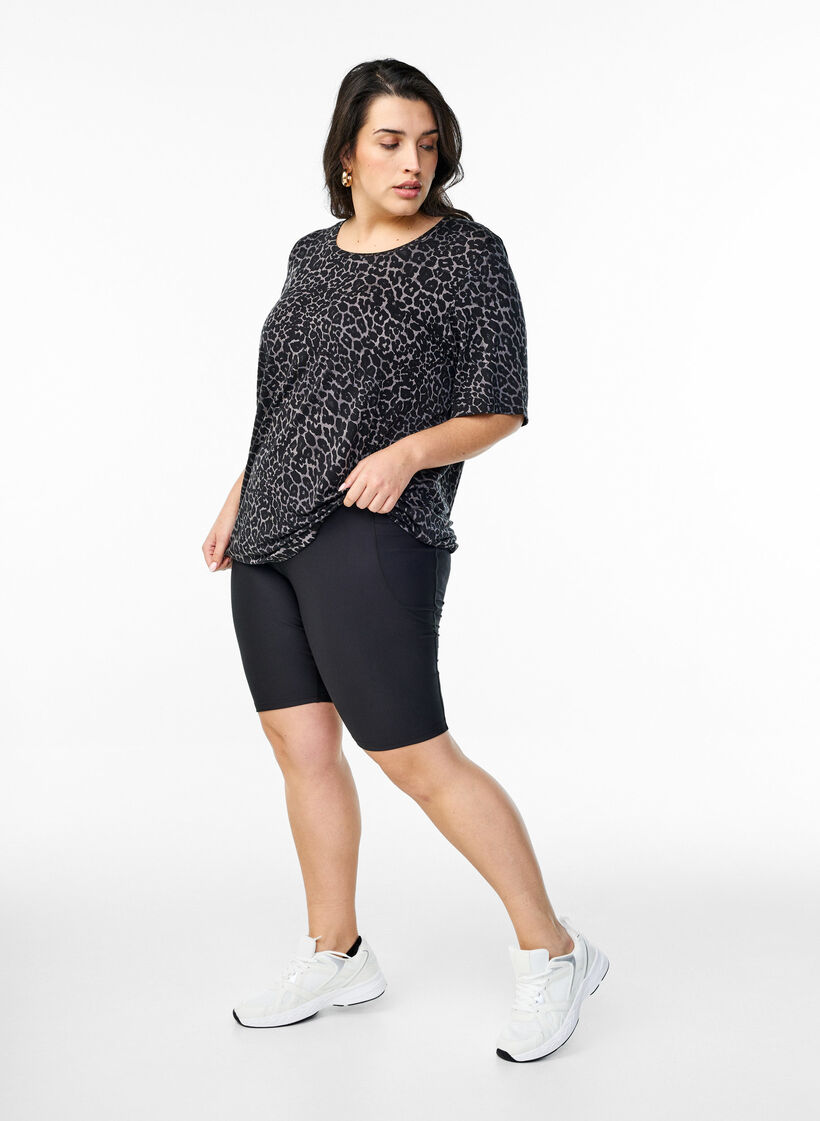 Enge Shorts mit seitlichen Taschen, Schwarz, Model image number 1