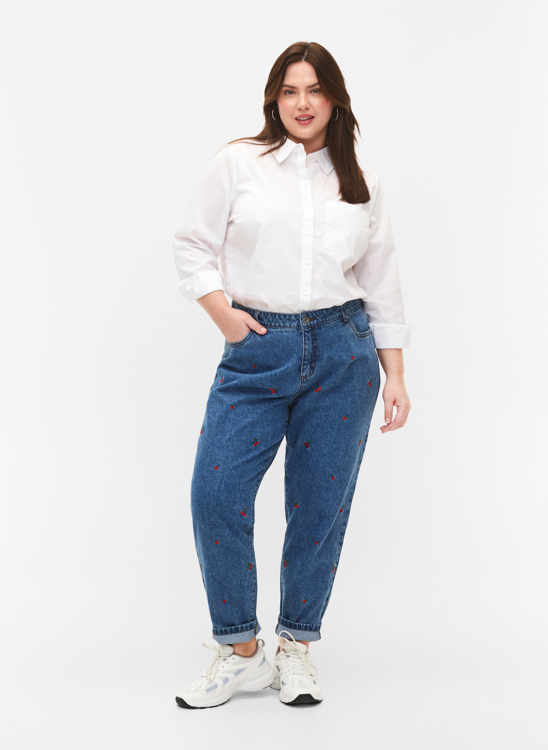 Zizzi Mille Mom Fit Jeans mit Stickerei, Blau, Model image number 0