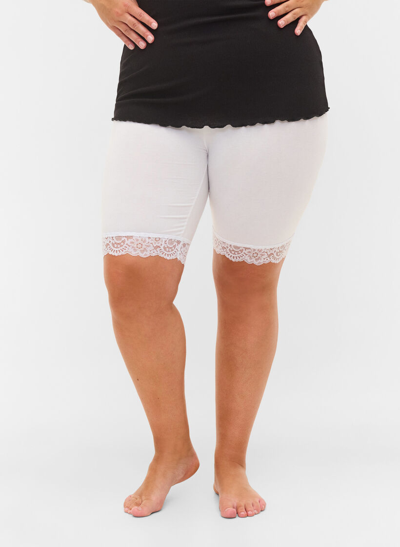Fahrradshorts mit Spitzensaum, Wei&szlig;, Model image number 2