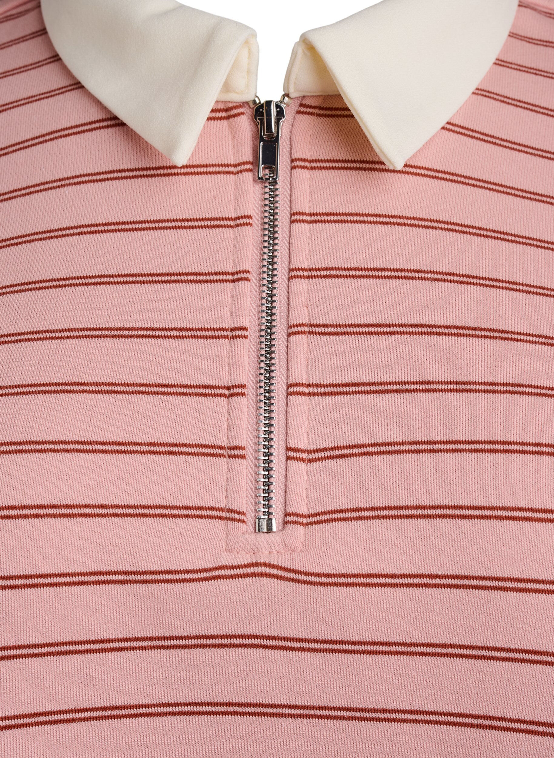 Zizzi Poloshirt mit Streifen und Rei&szlig;verschluss, Rot, Packshot image number 2