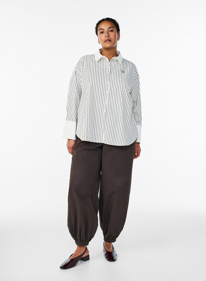 Hoch taillierte Ballonhose aus Baumwolle, Braun, Model image number 0