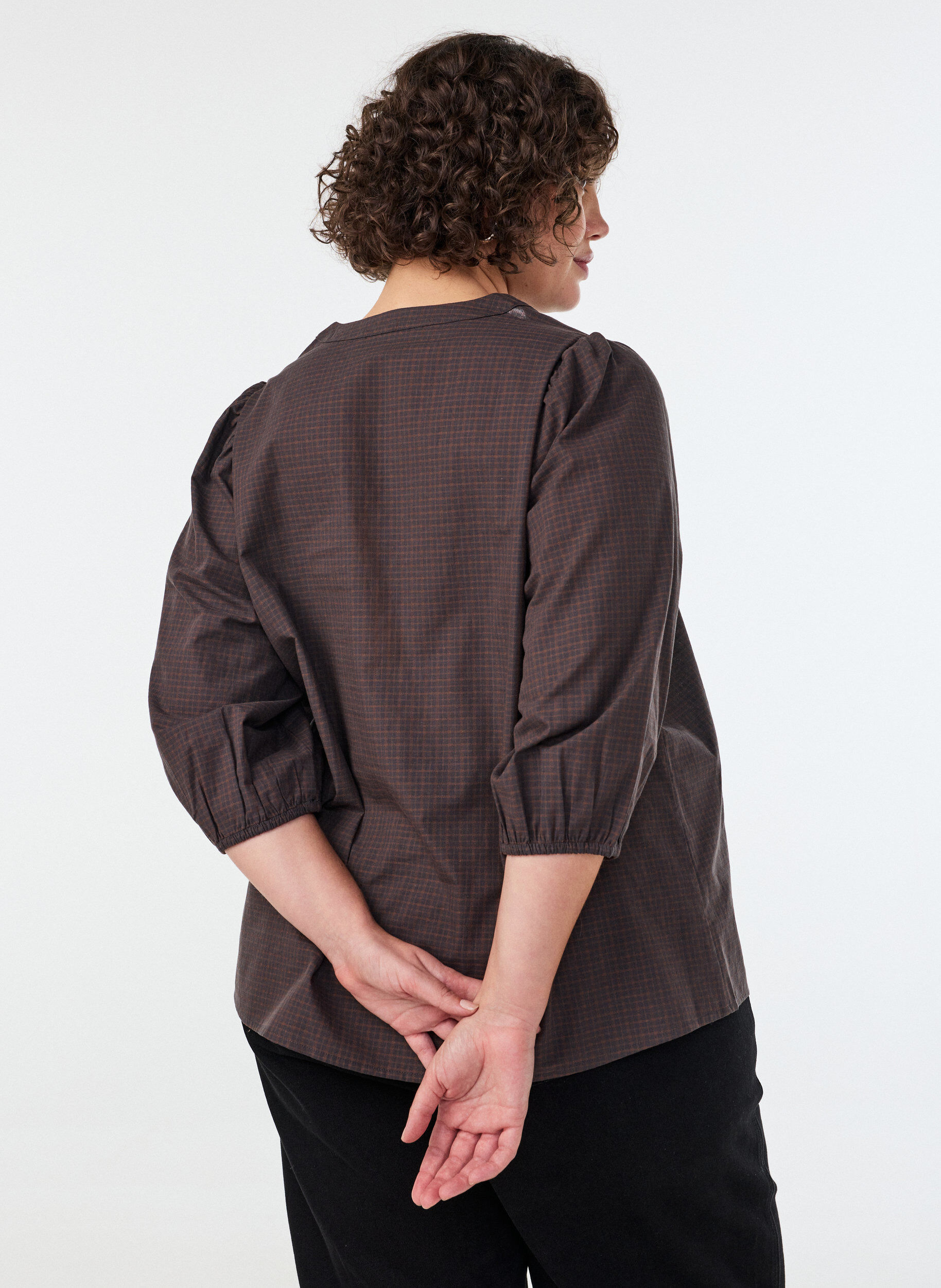 ZizziKarierte Bluse mit V-Ausschnitt und 3/4-&Auml;rmeln, Braun, Model image number 2