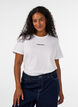 T-Shirt aus Baumwolle mit Text-Badge, Wei&szlig;, Model image number 0
