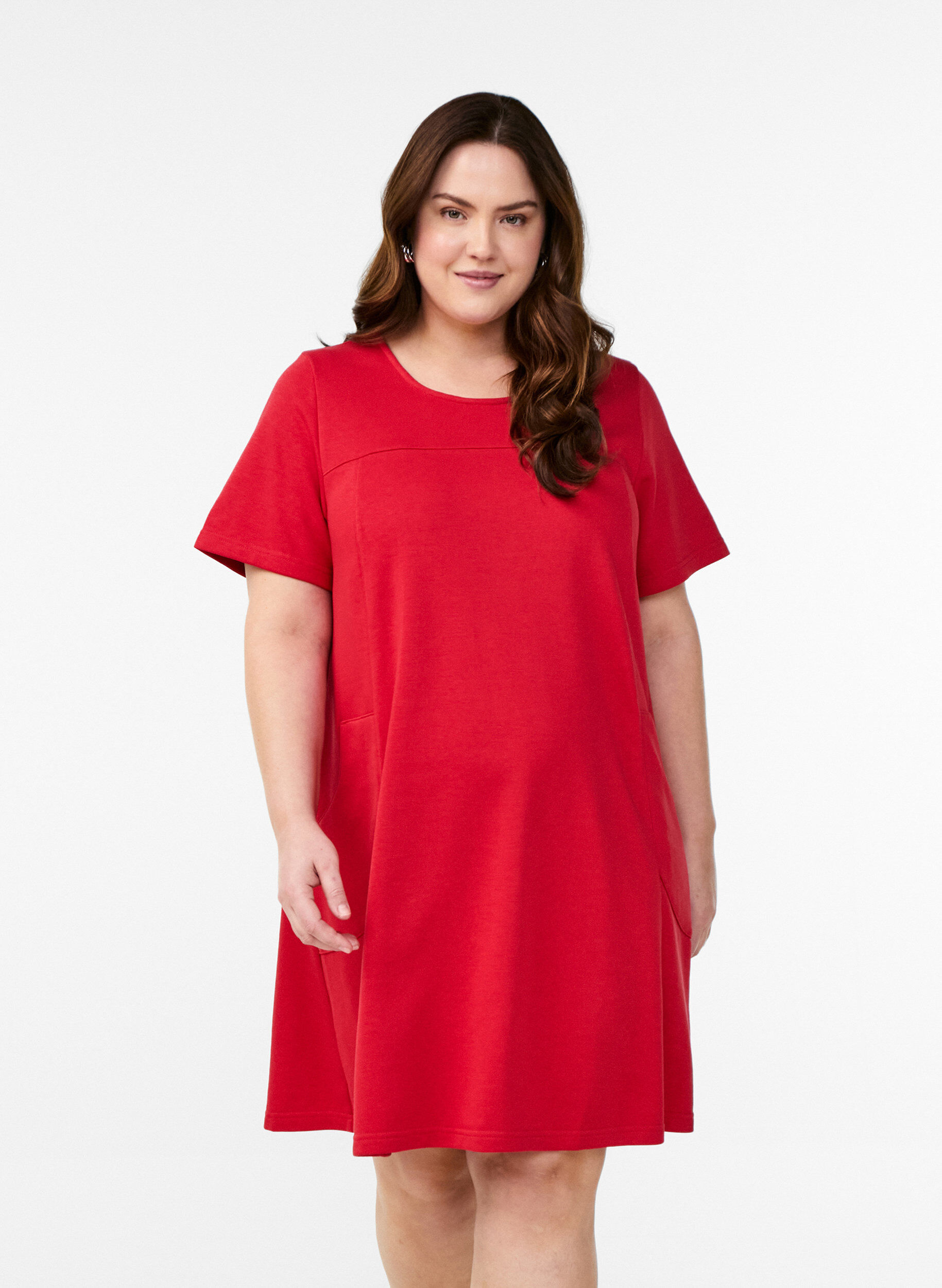 Zizzi Jerseykleid mit kurzen &Auml;rmeln und Taschen, Rot, Model image number 0