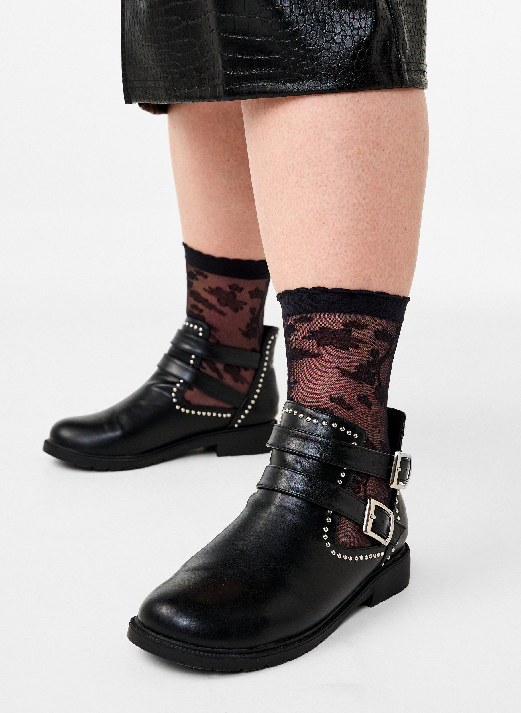 Zizzi 2-pack Kn&ouml;chelsocken mit Spitze, Black Flower, Model image number 0