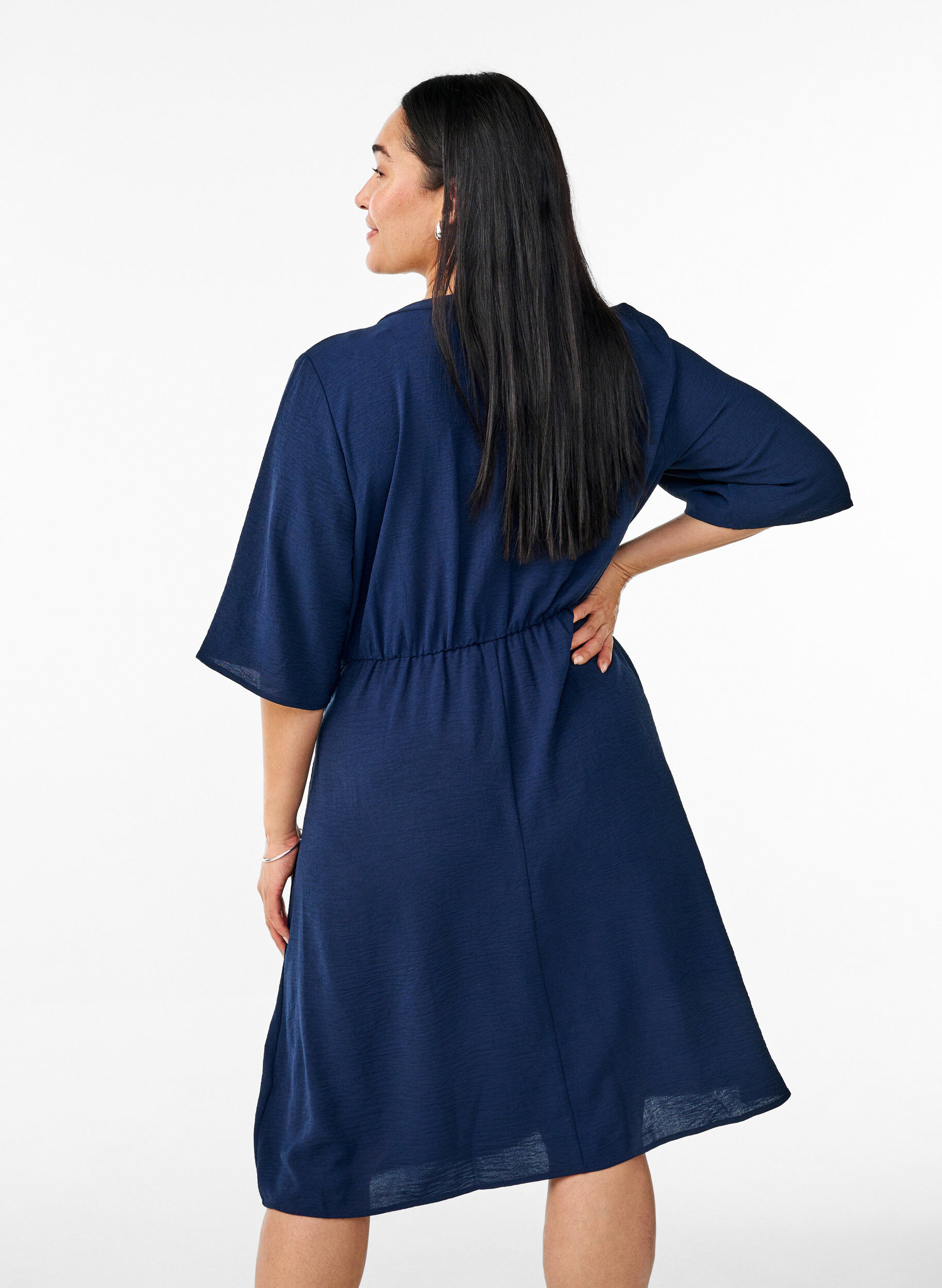 Zizzi Midilanges Kleid mit Bindedetail, Blau, Model image number 2