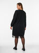 Kurzes Kleid aus Strick mit Spitzensaum, Schwarz, Model image number 2