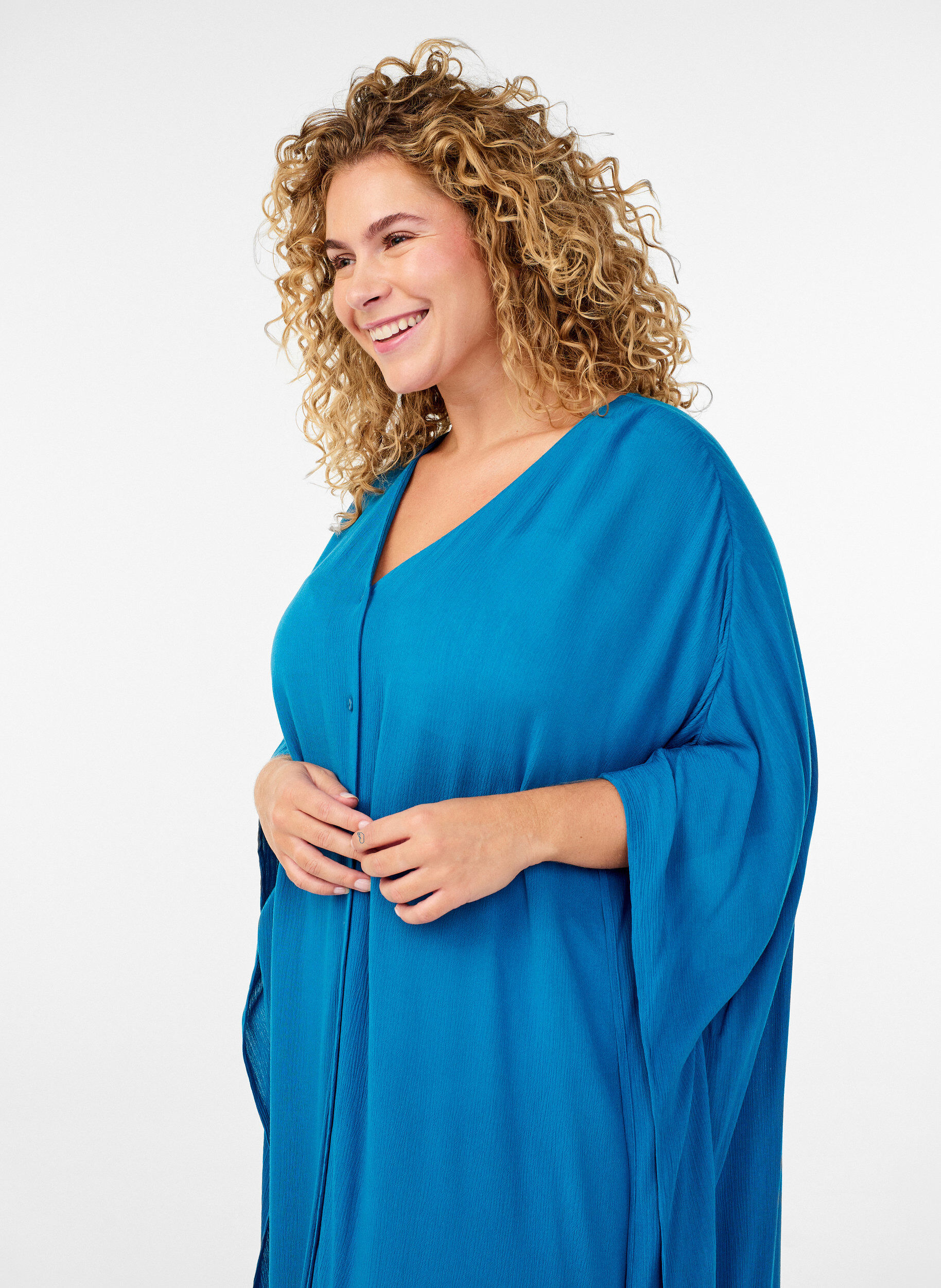 Zizzi Kaftan-Strandkleid mit Kn&ouml;pfen, Blau, Model image number 2