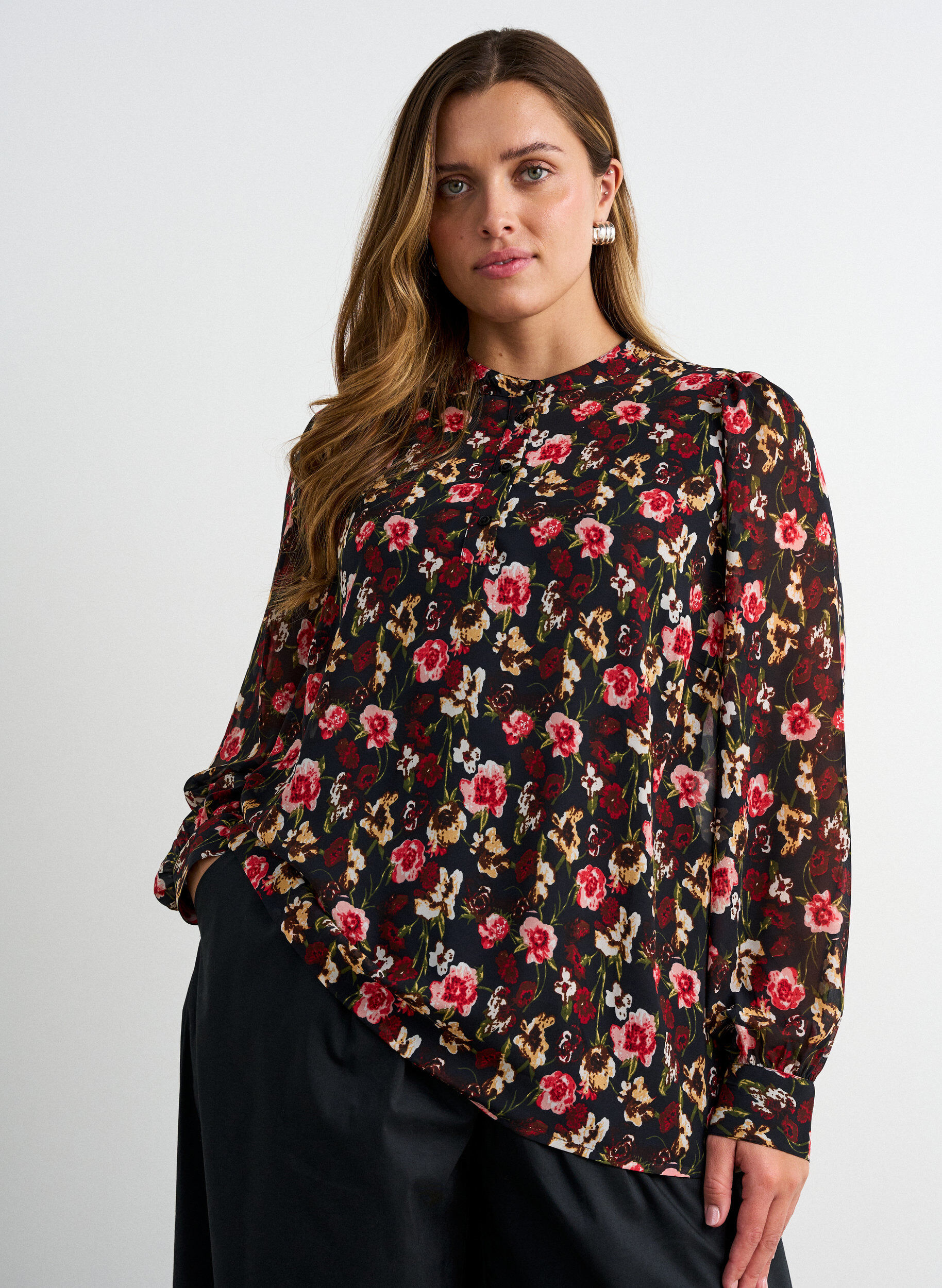 ZizziBluse mit Allover-Print und kurzer Knopfleiste, Rot, Model image number 0