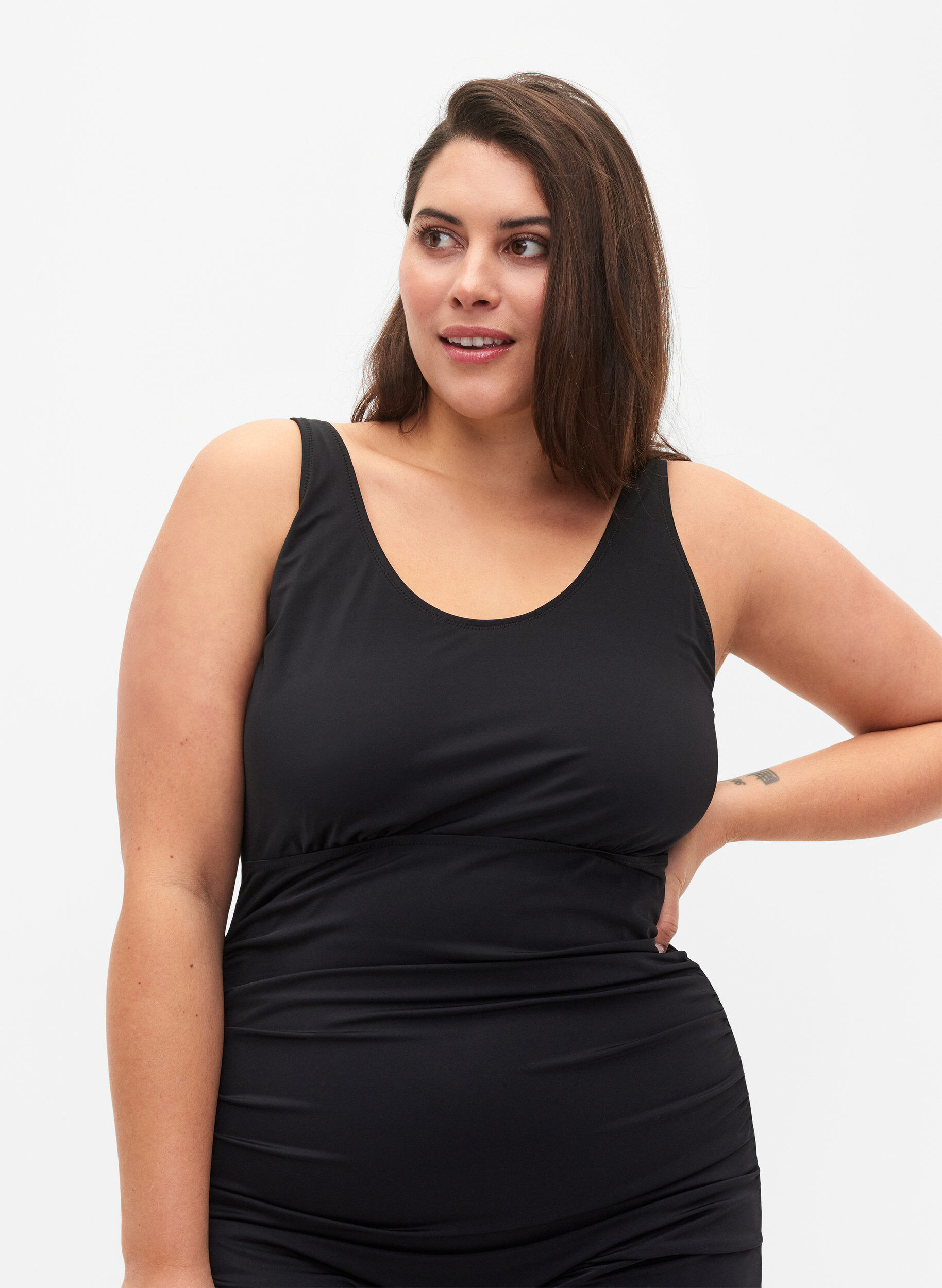 Zizzi Badeanzug mit Bein, Schwarz, Model image number 2