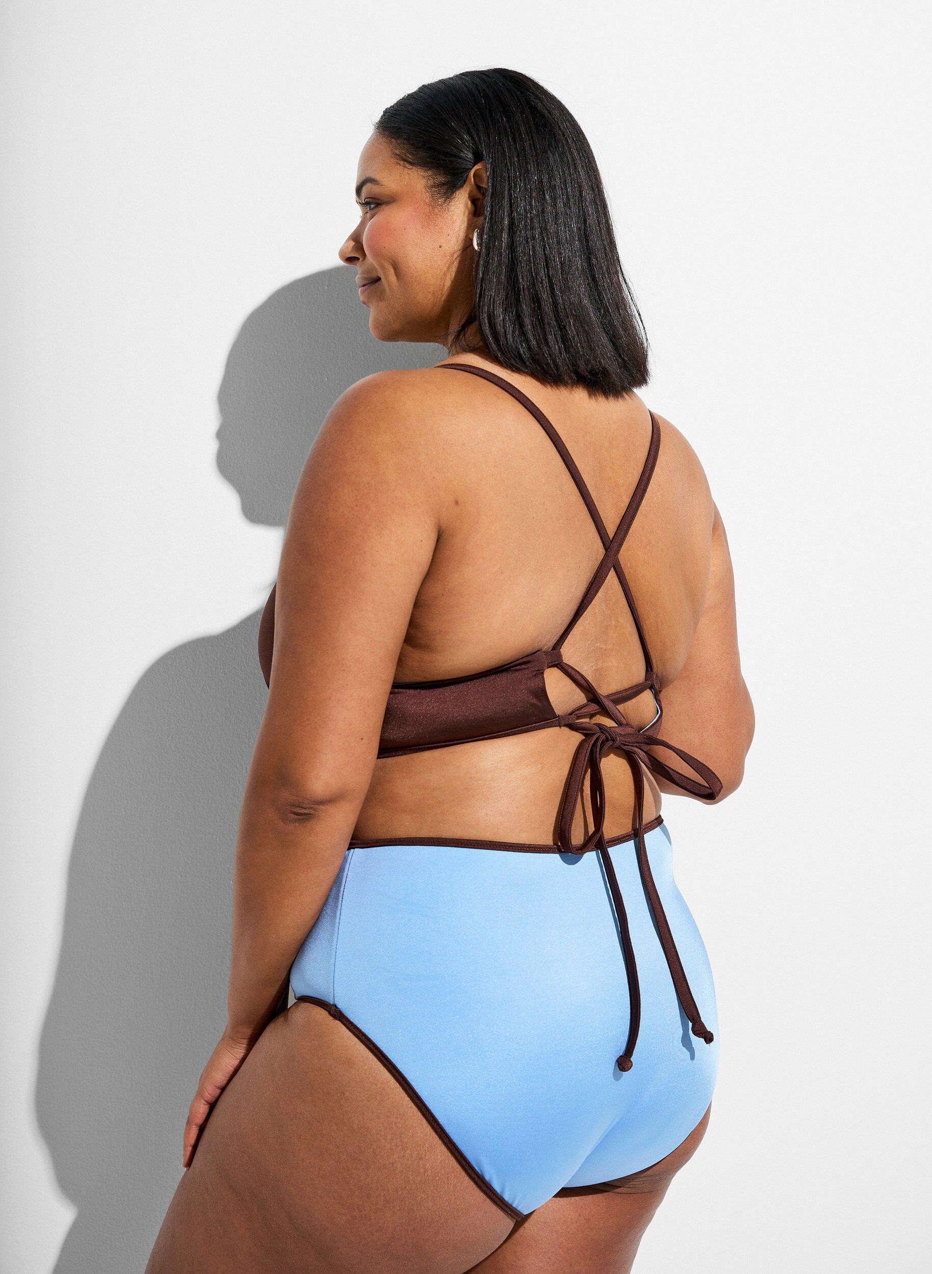 ZizziWende-Bikinihose mit normaler Taillenh&ouml;he, Braun, Model image number 1